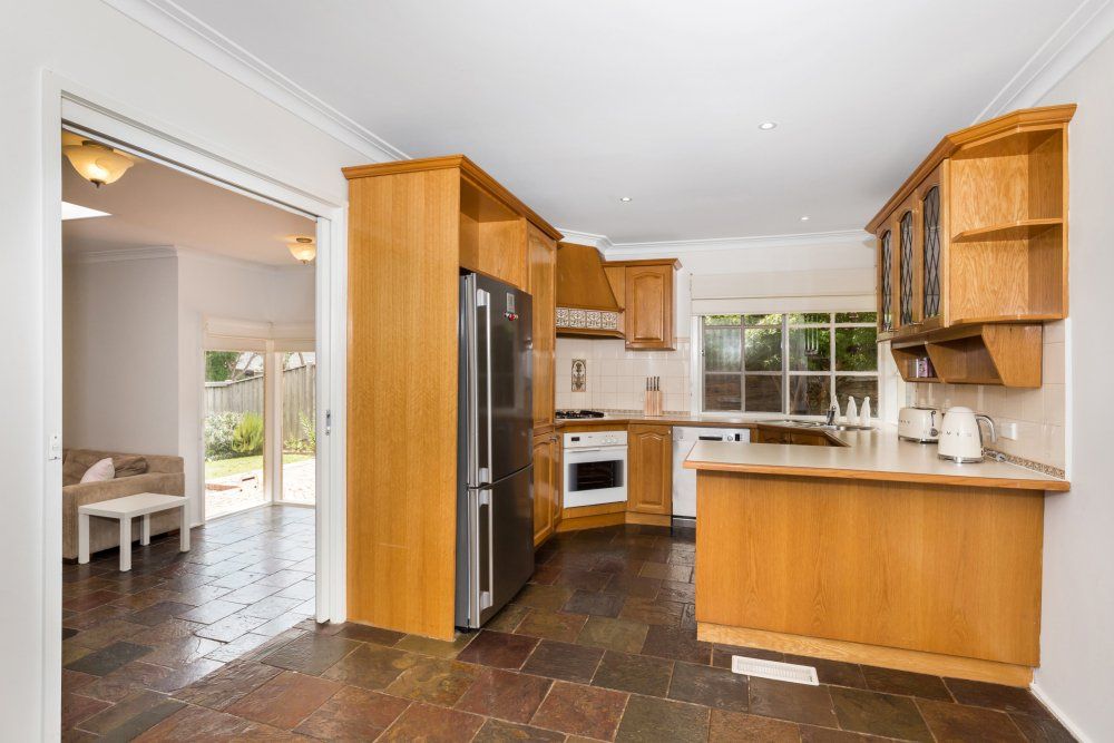 2 Litchfield Avenue, Ferntree Gully, VIC 3156