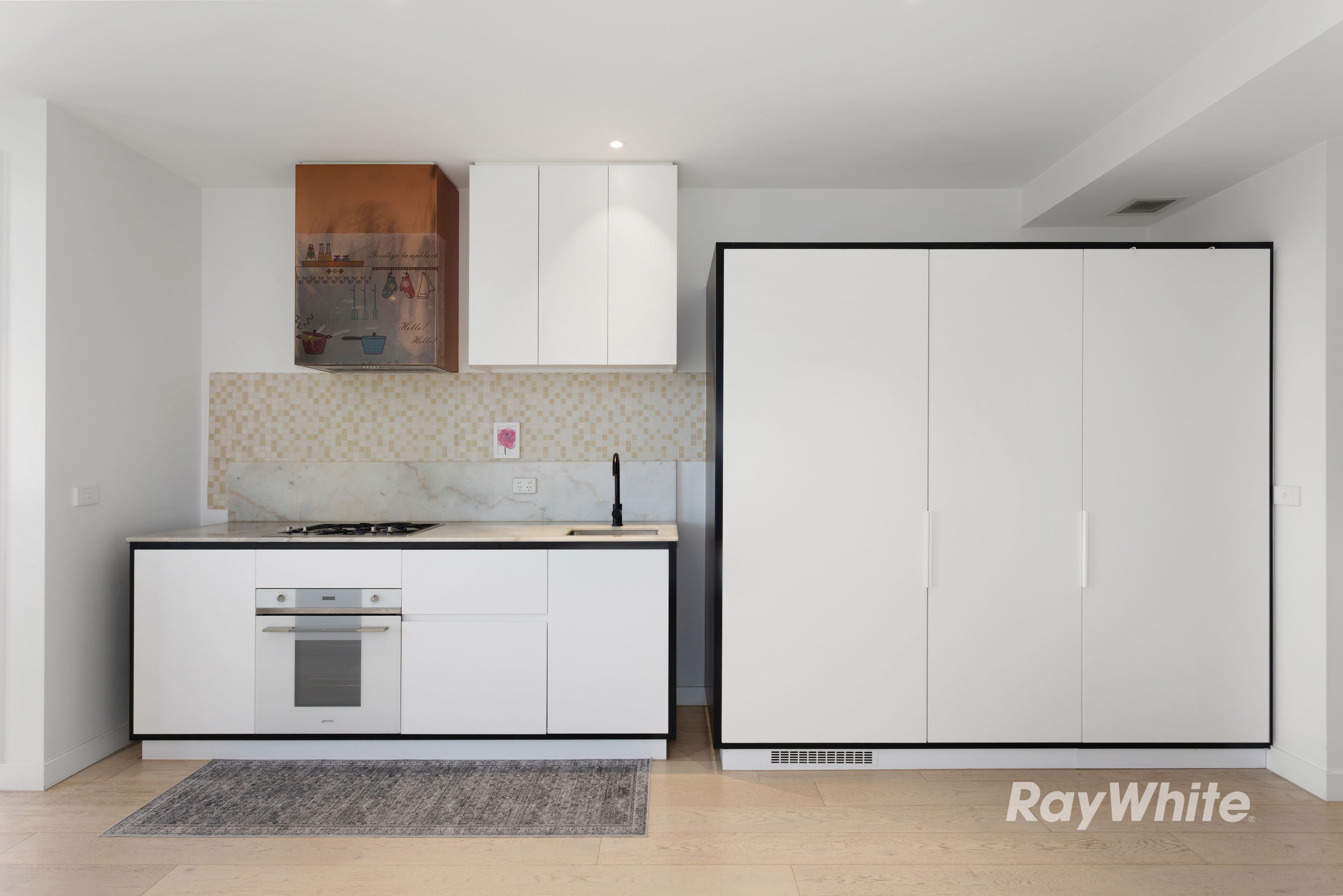 211/276 Neerim Road — photo from Ray White Carnegie