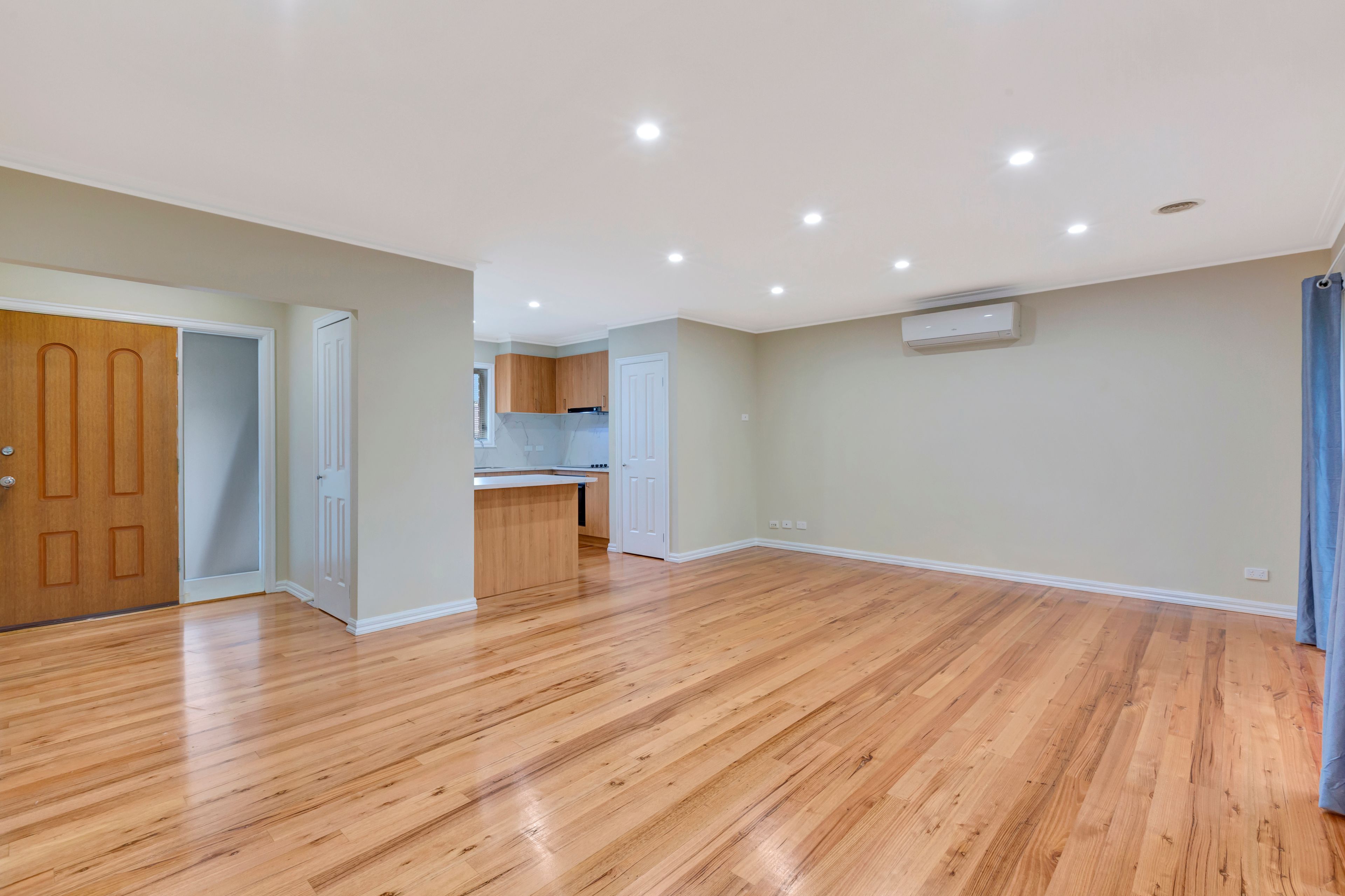 2/9 Oak Street — photo 3 of 9