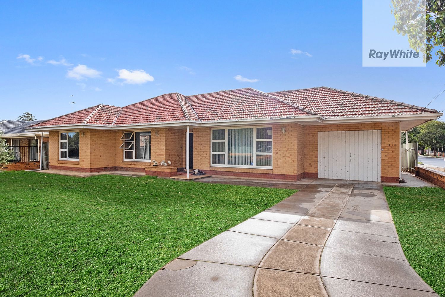 16 Mooringe Avenue, North Plympton SA 5037