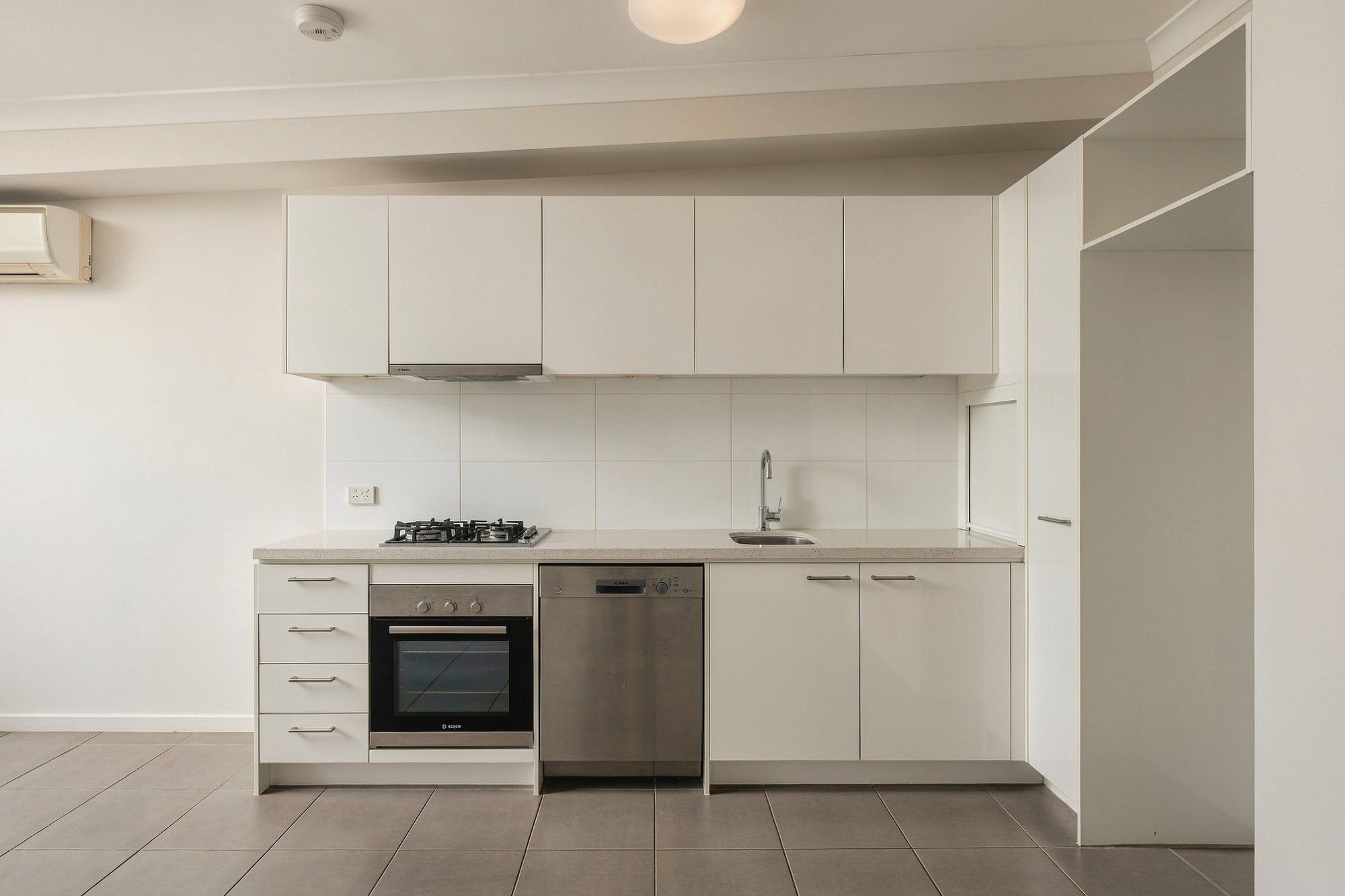 17/51 Gibb Street — photo 4 of 11