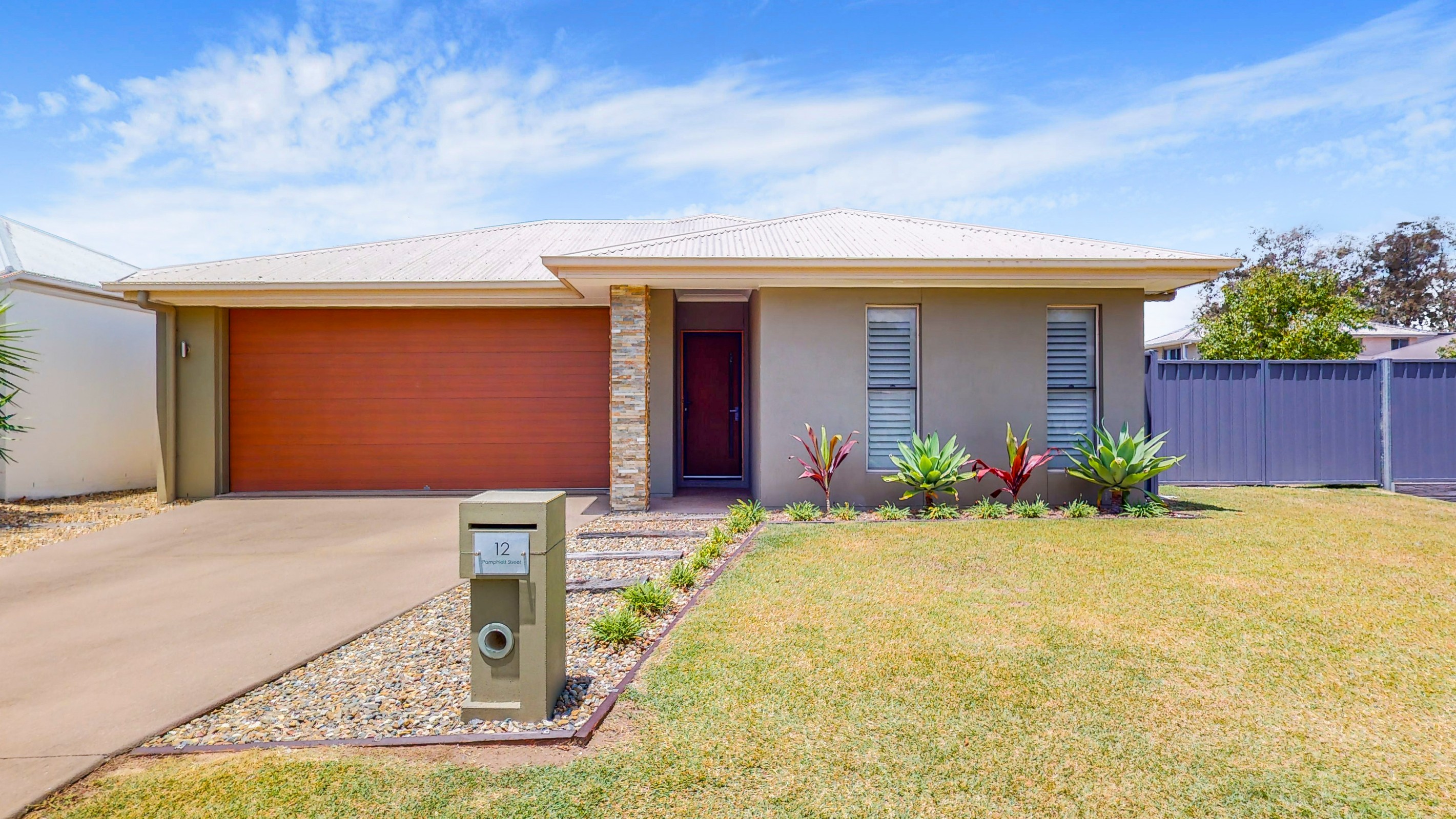 12 Pamphlett Street, Oxley, QLD 4075
