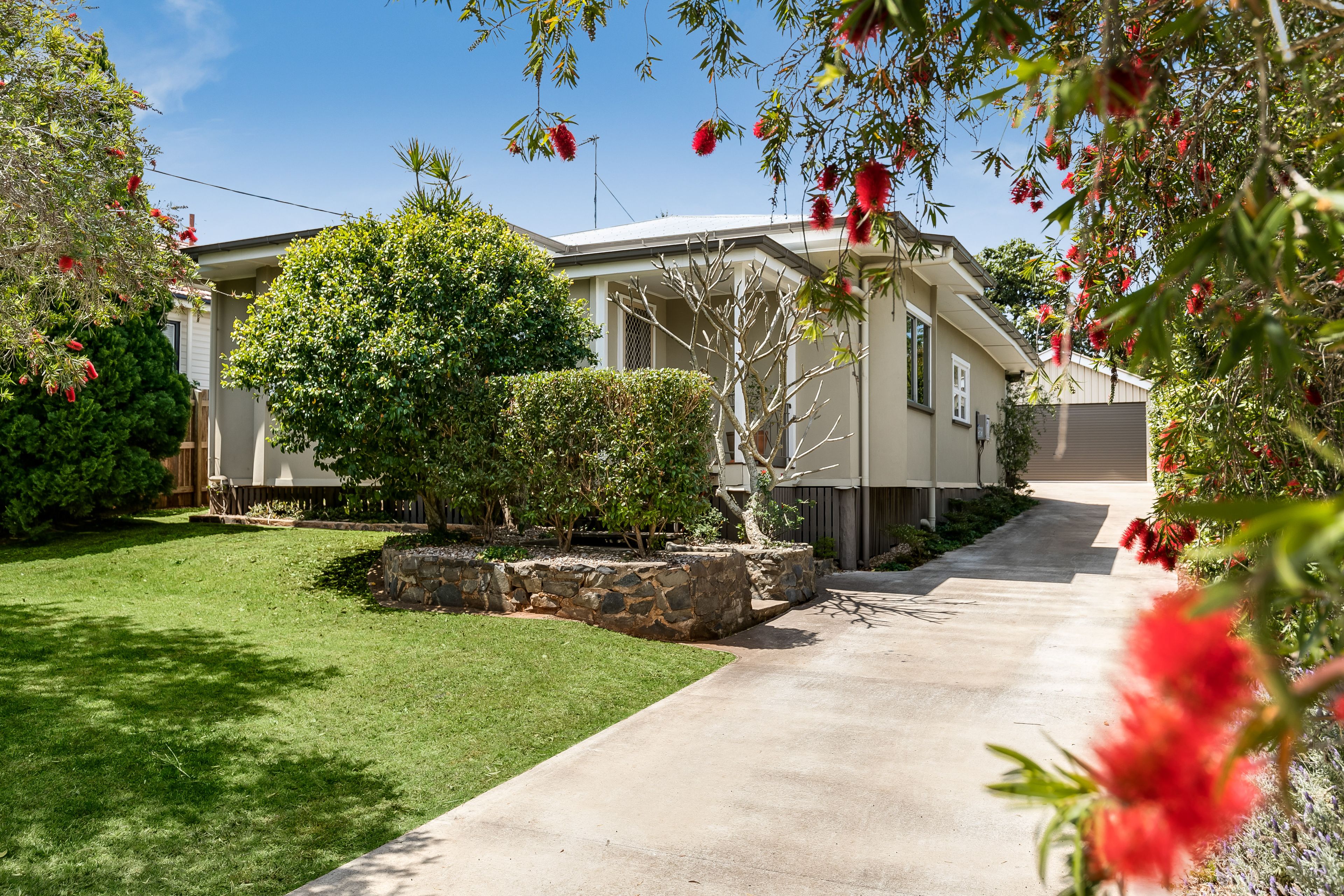 8 Beatty Street, Mount Lofty QLD 4350