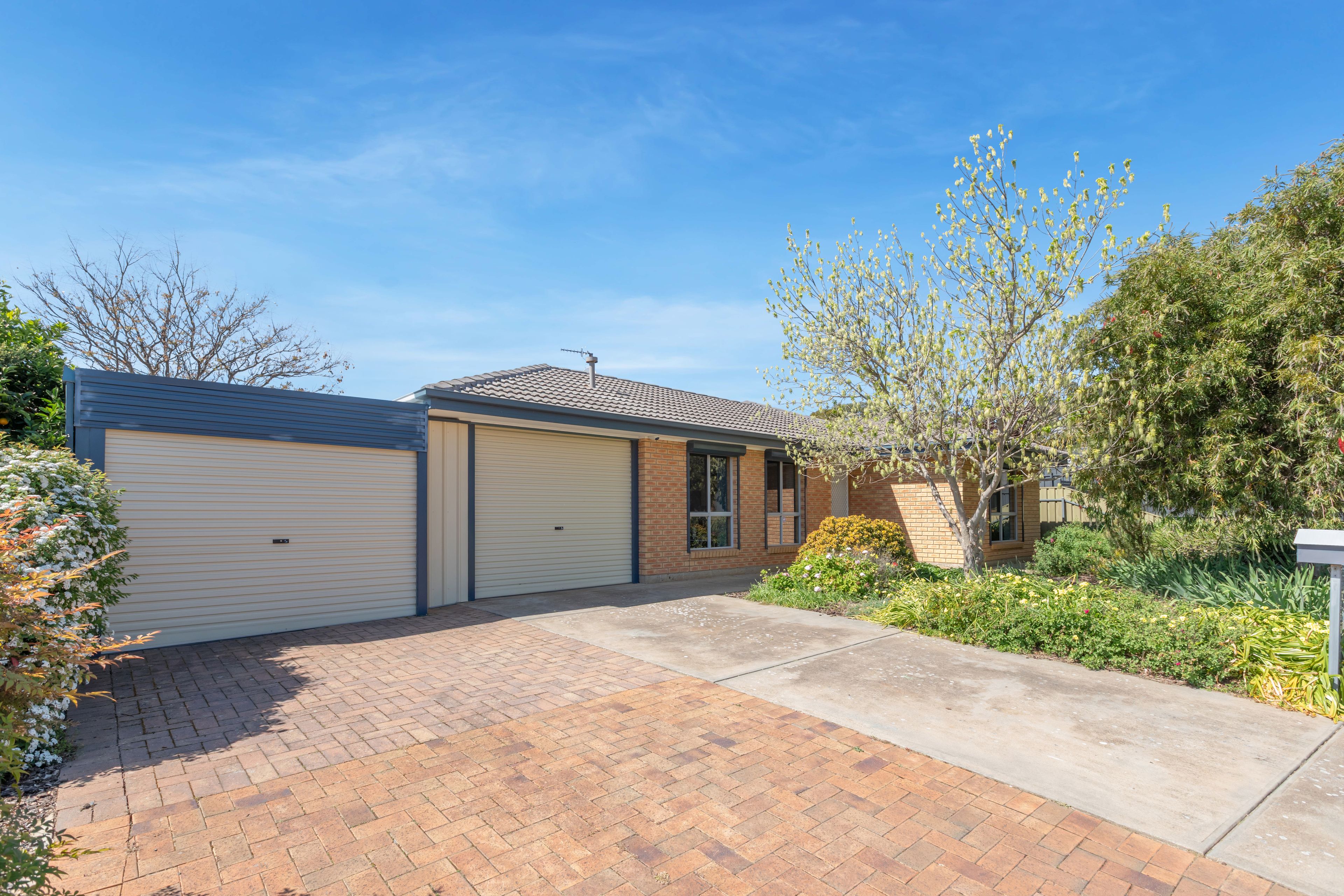 15 Cumbria Way — photo 4 of 28