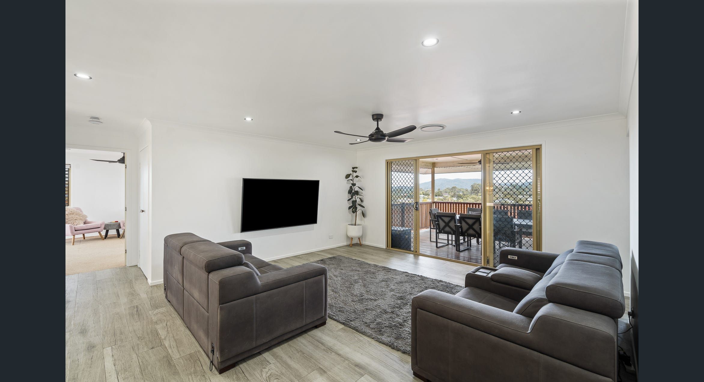 60 Reginald Avenue, Arana Hills, QLD 4054