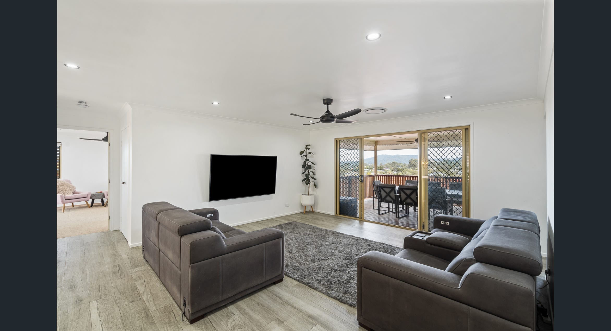 60 Reginald Avenue, Arana Hills, QLD 4054