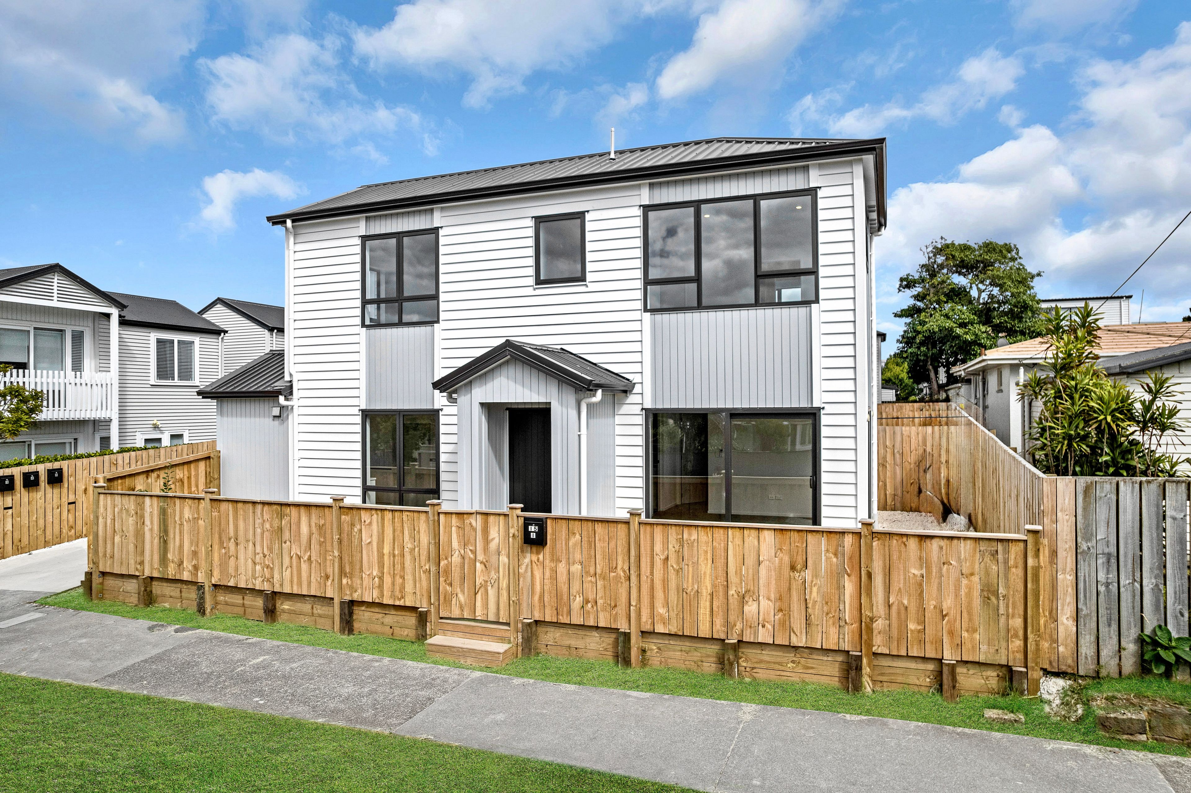 15A Holland Avenue, Point England, Auckland City