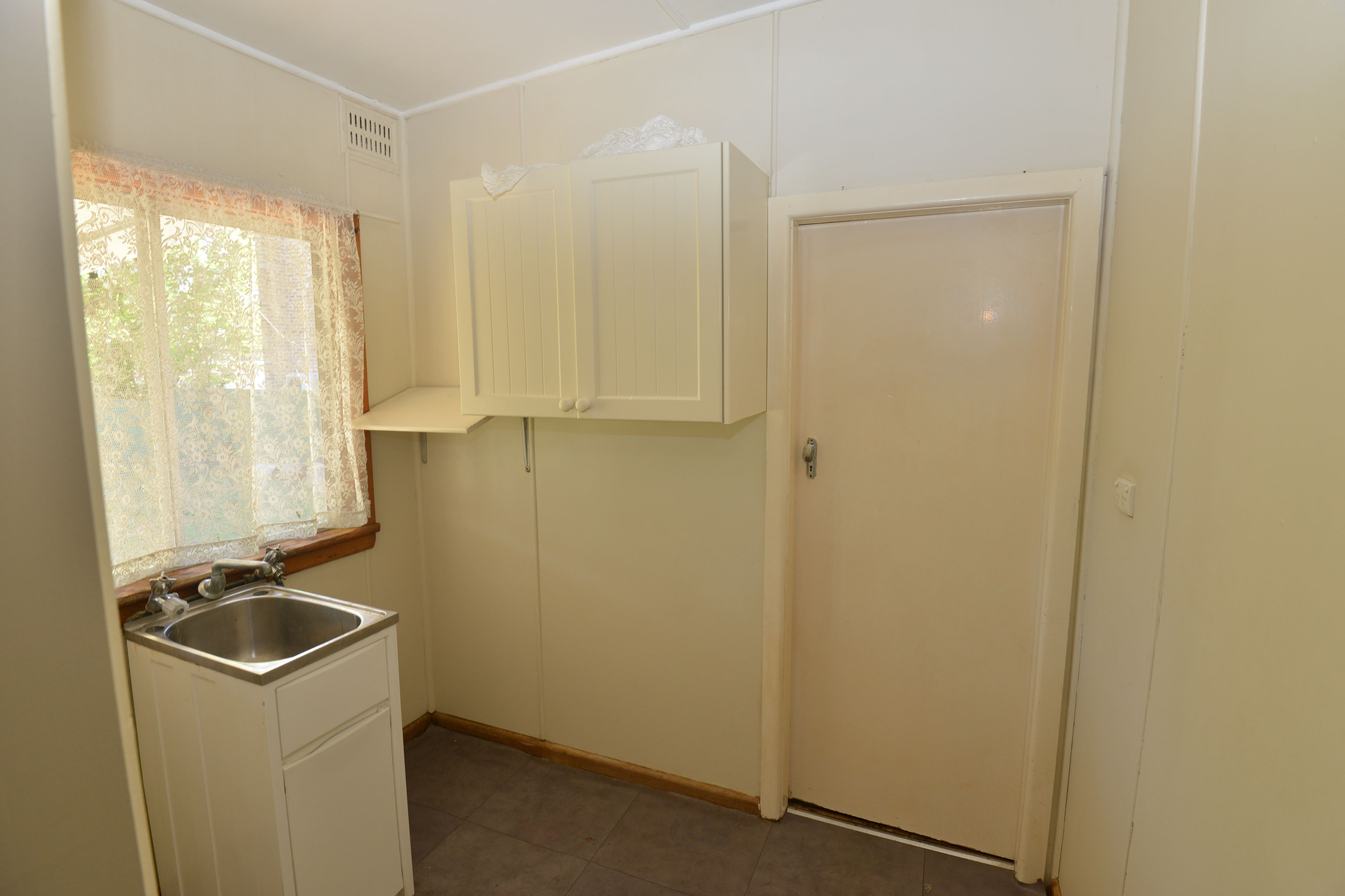 41 KING Street — photo 10 of 12