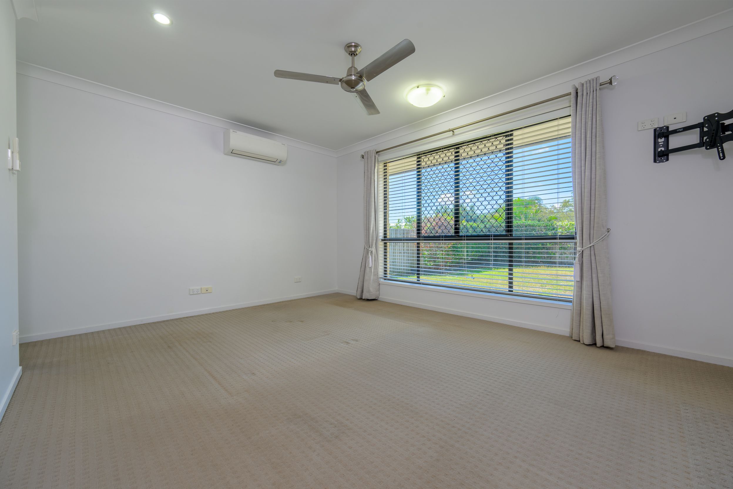 13 Redgum Drive — photo 6 of 16