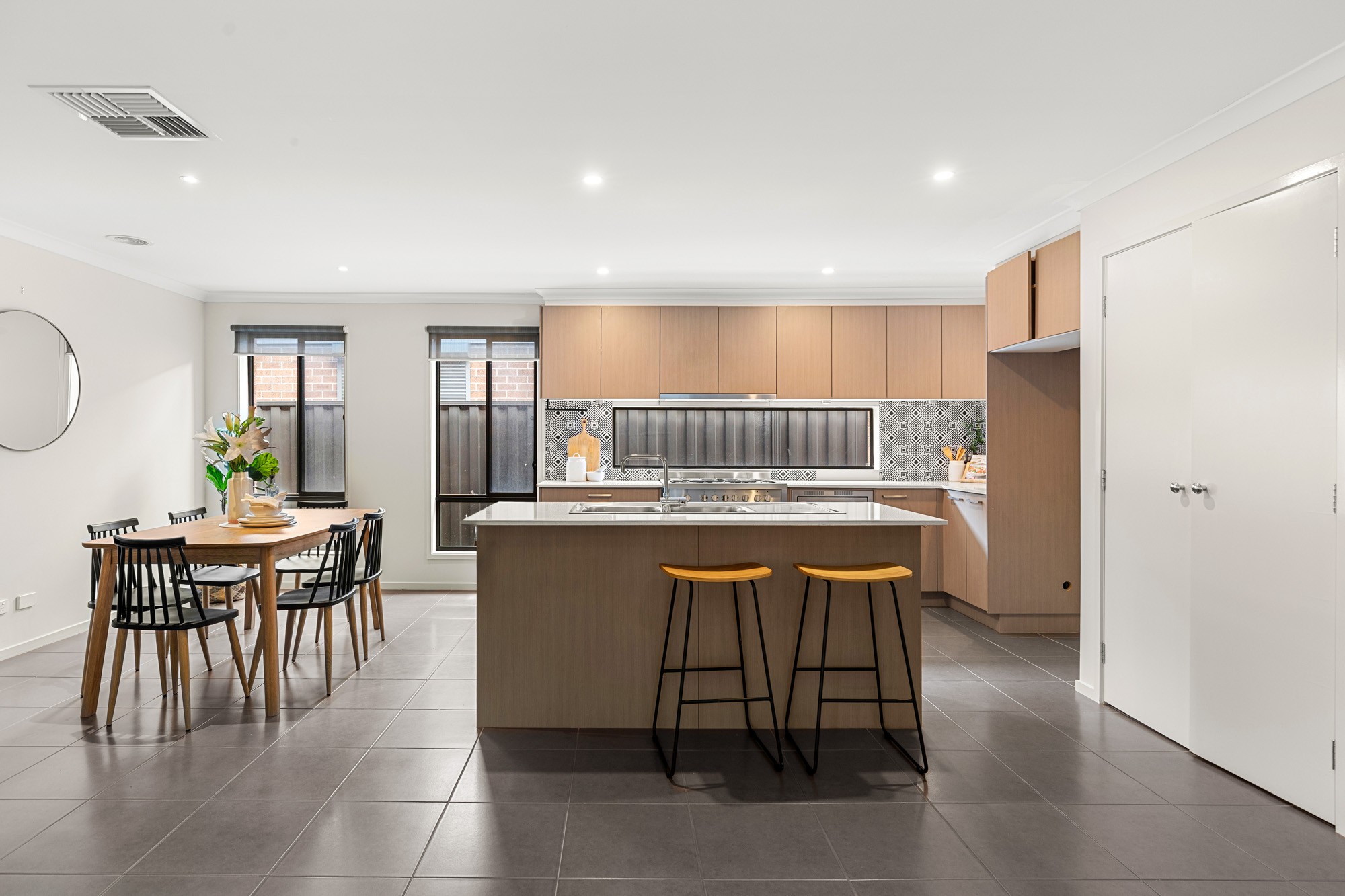 12 Bindarri Road, MANOR LAKES, VIC 3024