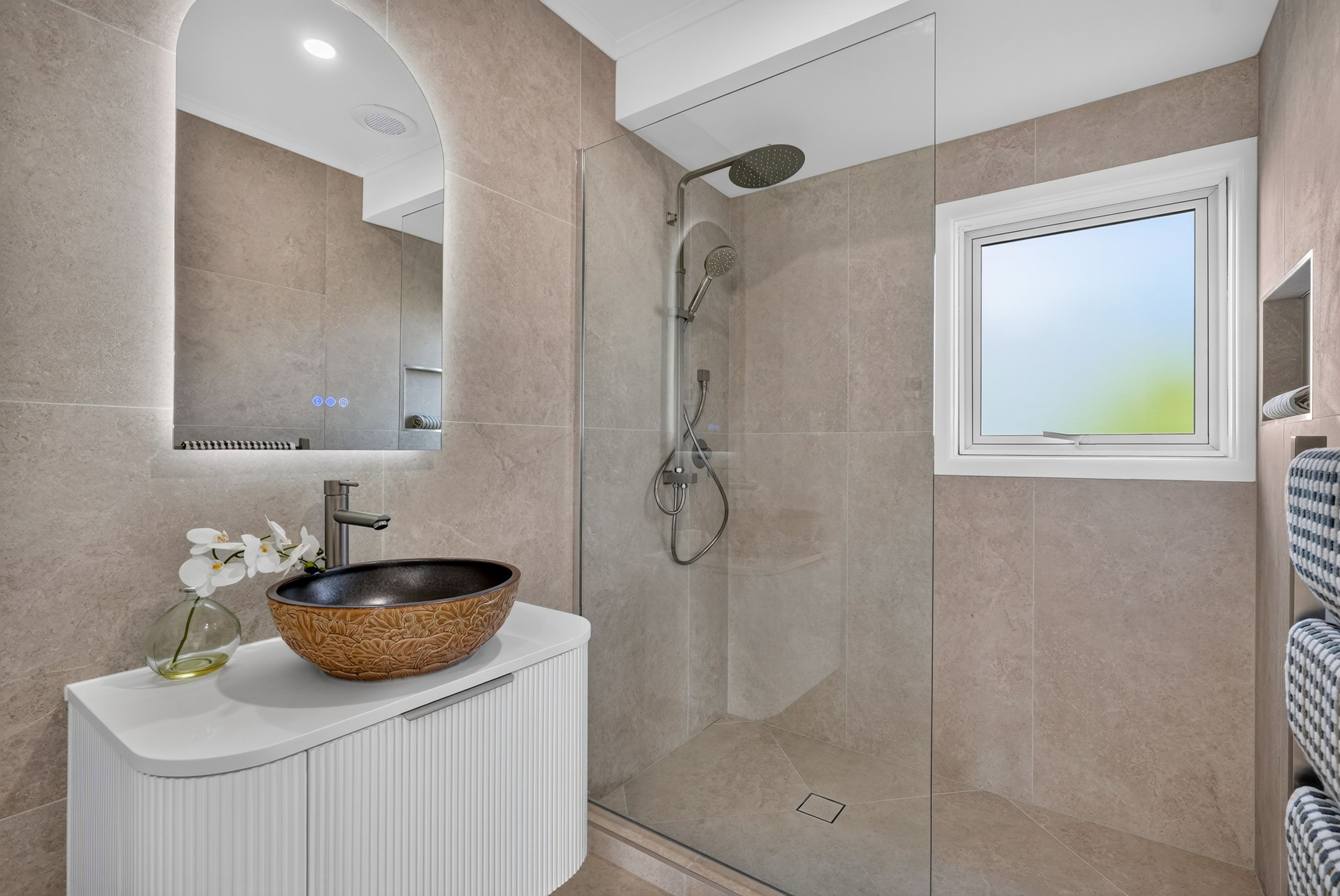 313 East Coast Road, Mairangi Bay, North Shore City