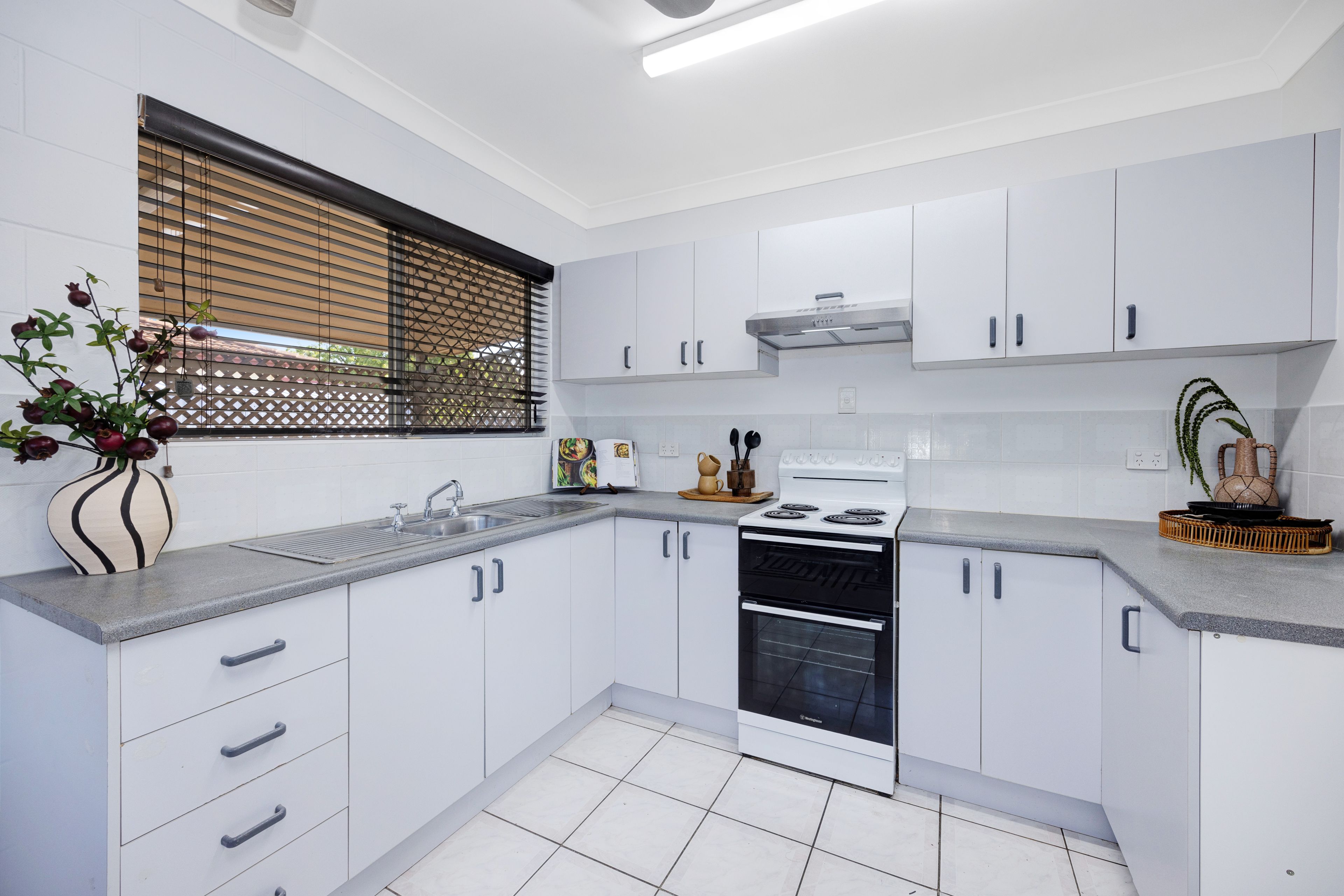 6 Dalkeith Crescent — photo 3 of 20
