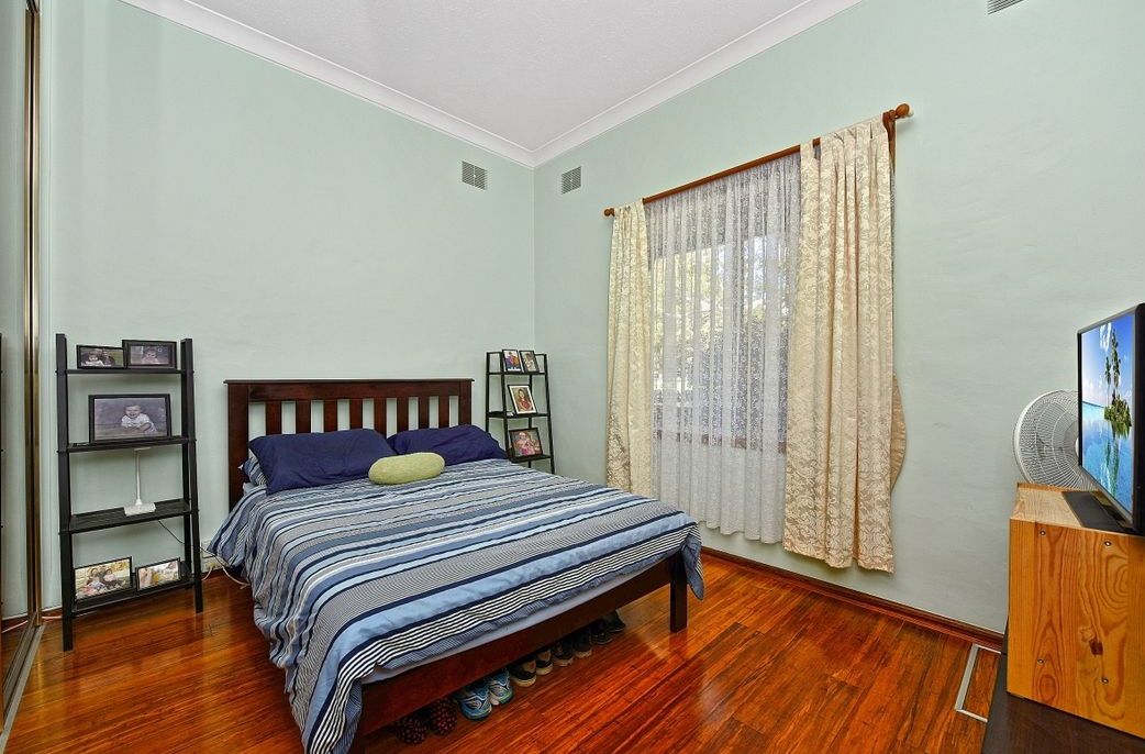 81 Hutchinson Street, St Peters, NSW 2044