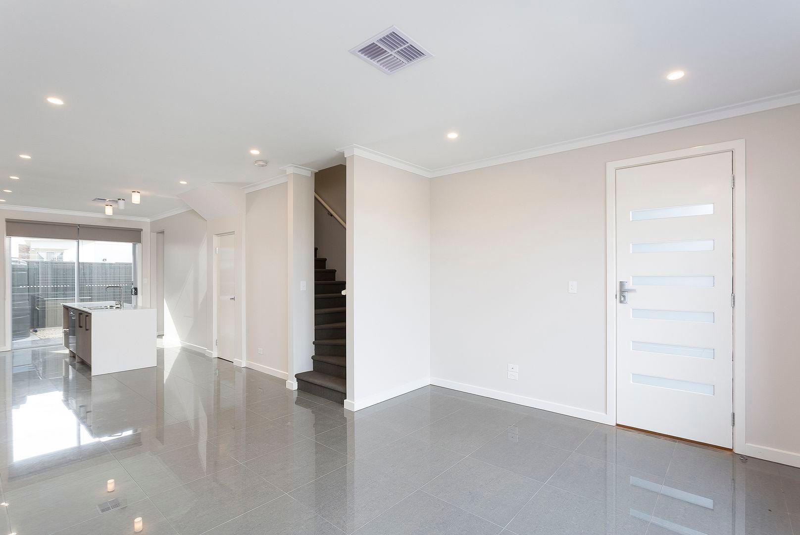 2/26 Roy Terrace — photo 3 of 13