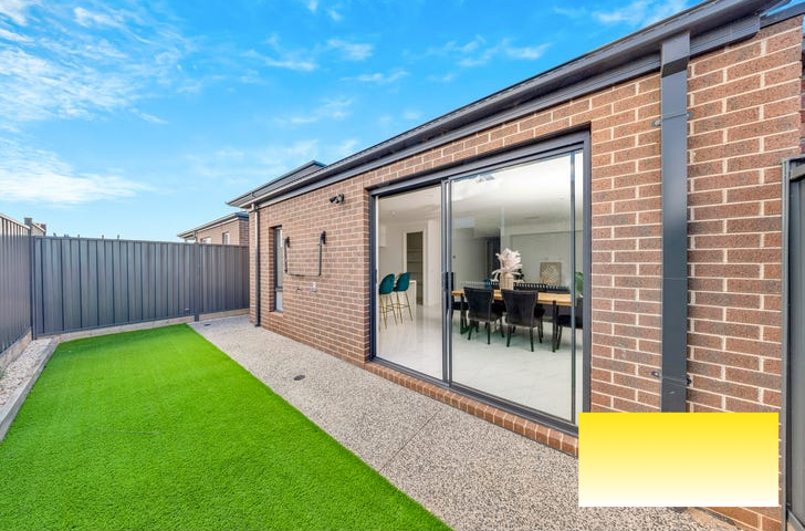 21 Farleigh Drive — photo 11 of 16