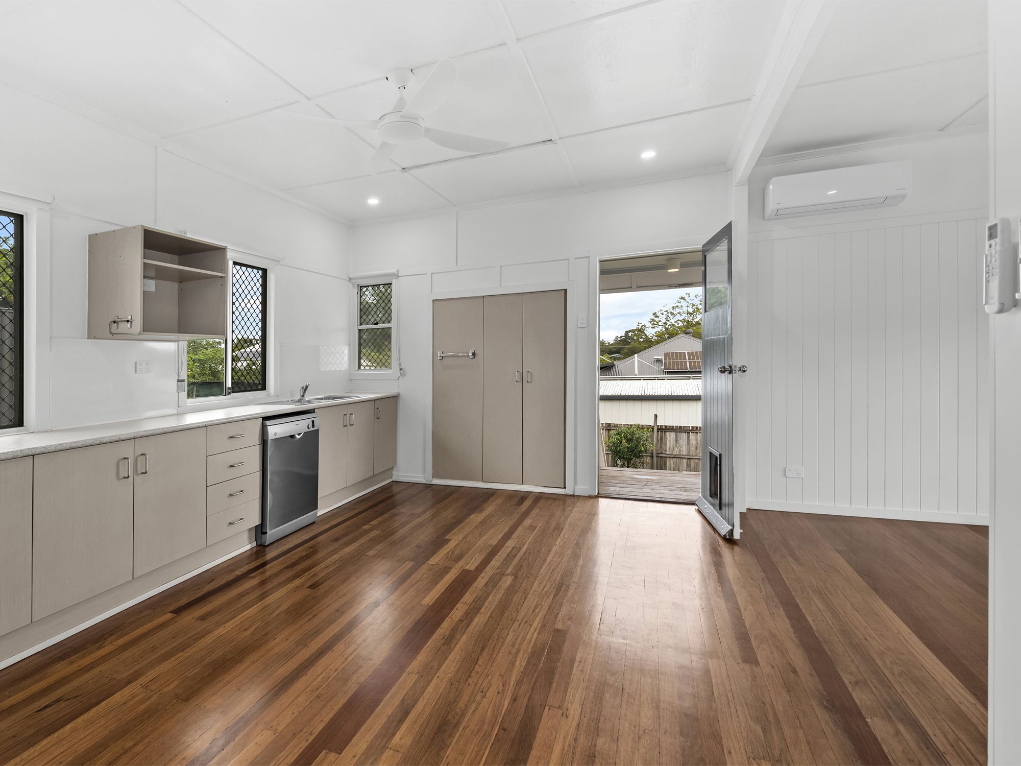 61 Funnell Street — photo 2 of 14