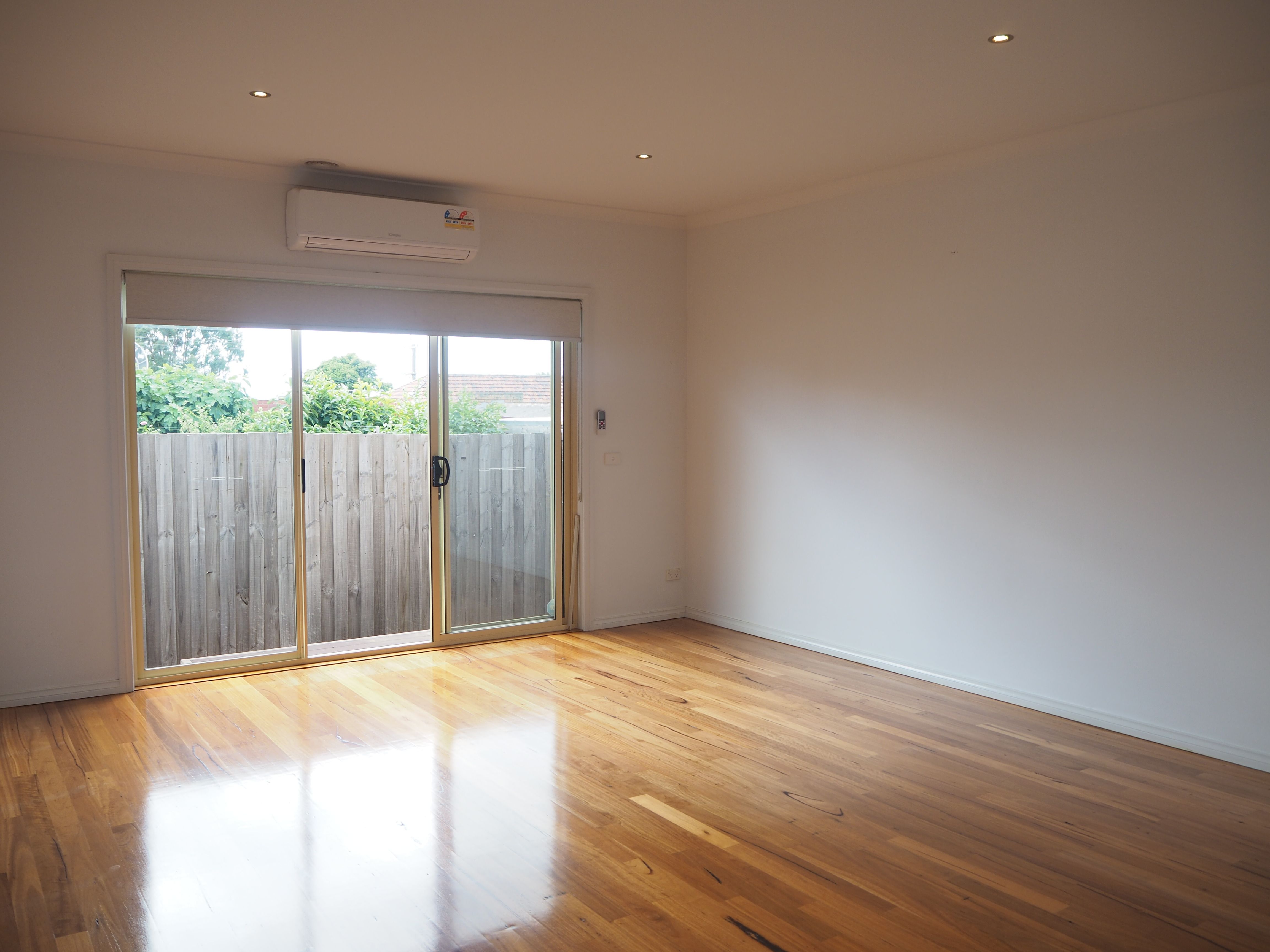 4/115 Rathcown Road, Reservoir, VIC 3073