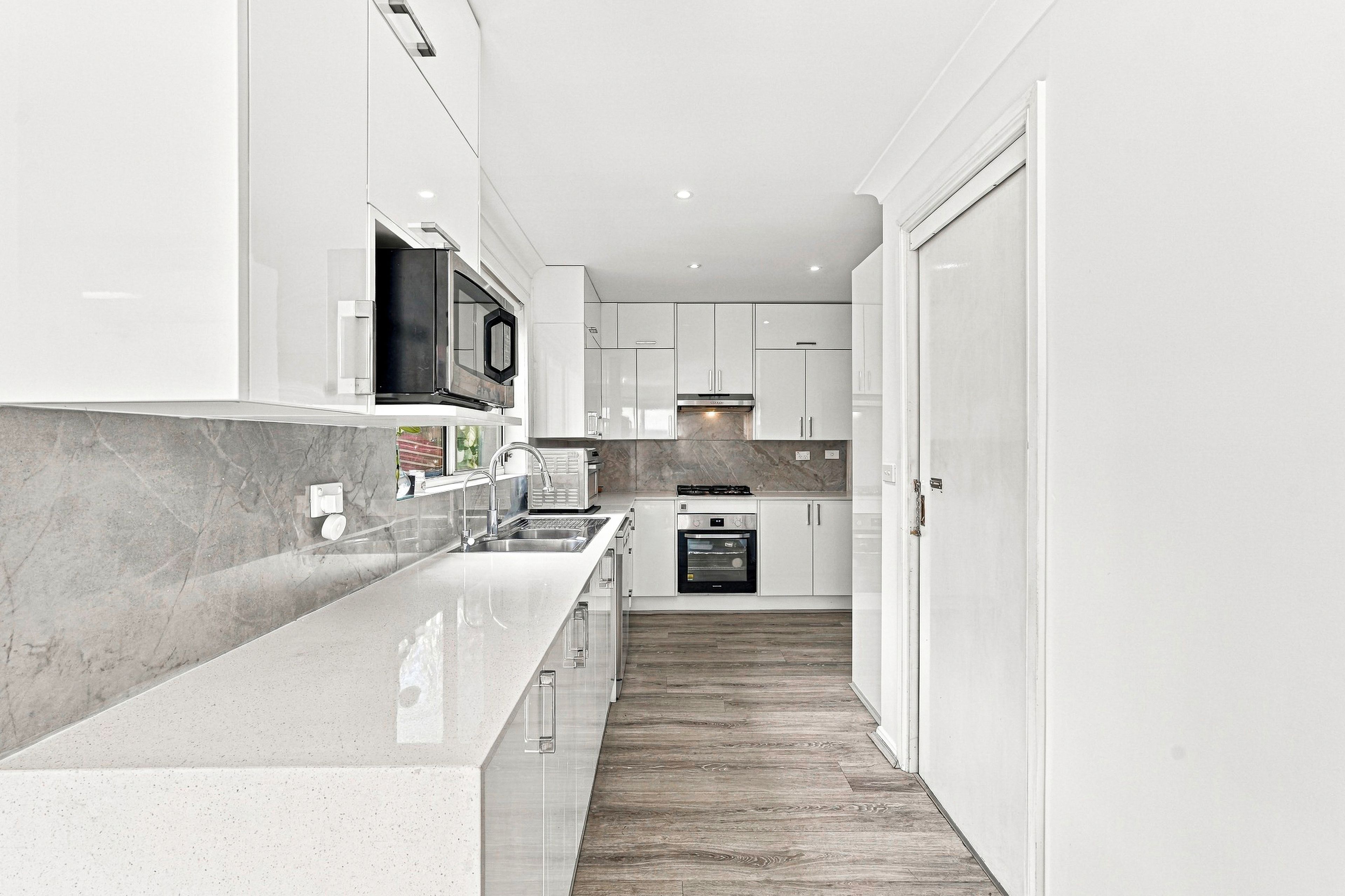 3/50 Hythe Street — photo 4 of 15