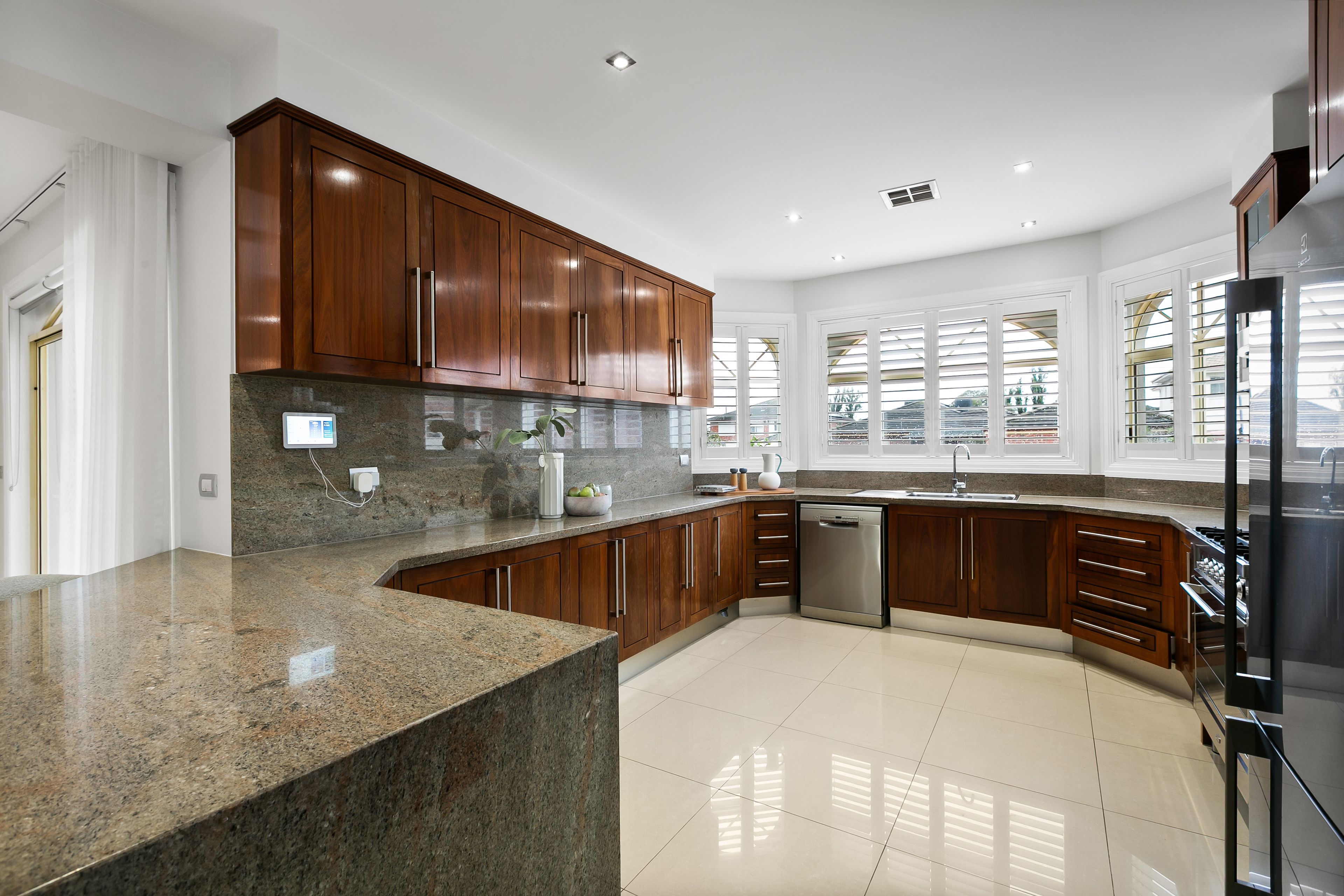 28N Hughes Parade — photo 6 of 25