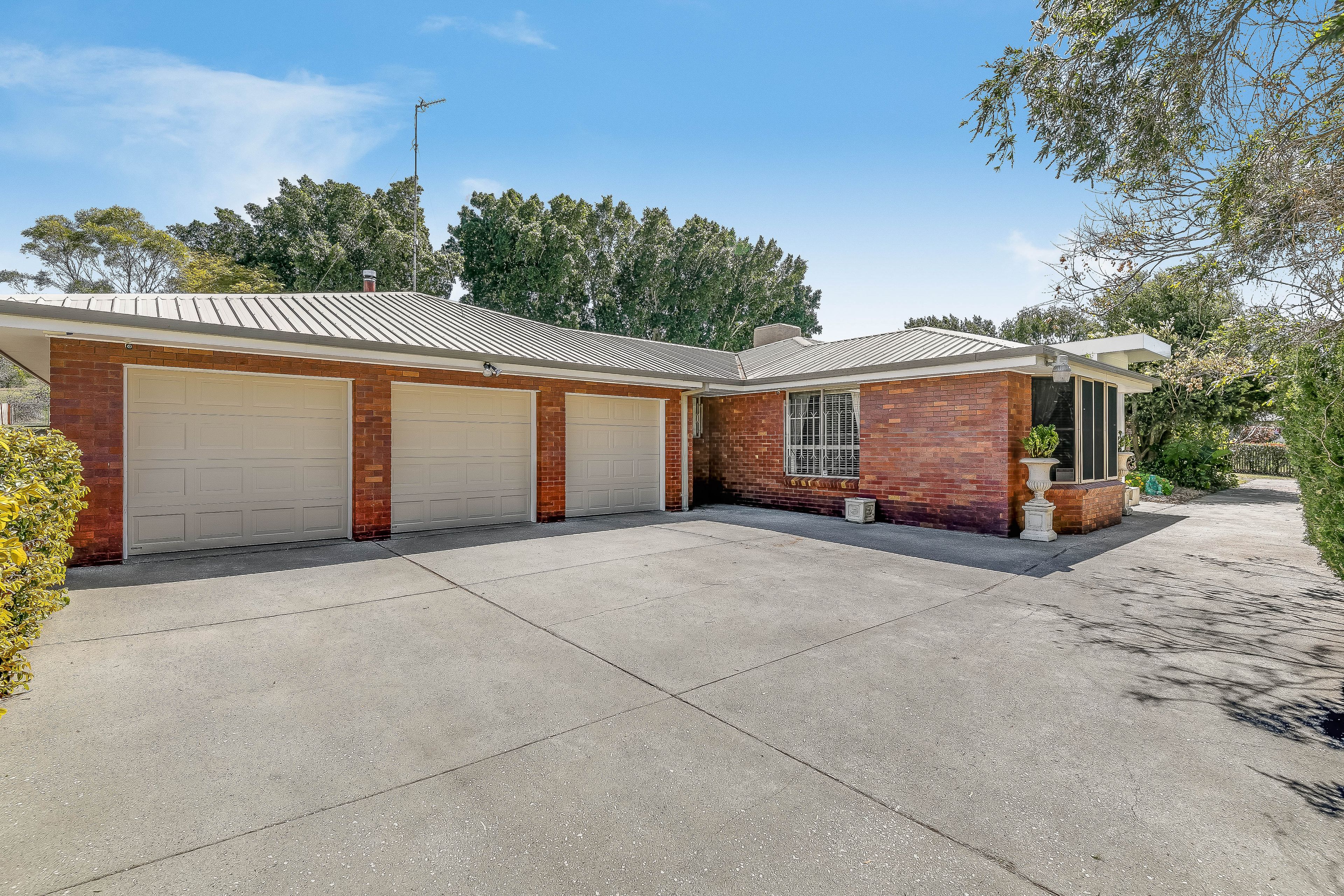 735 Boundary Street, Glenvale, QLD 4350