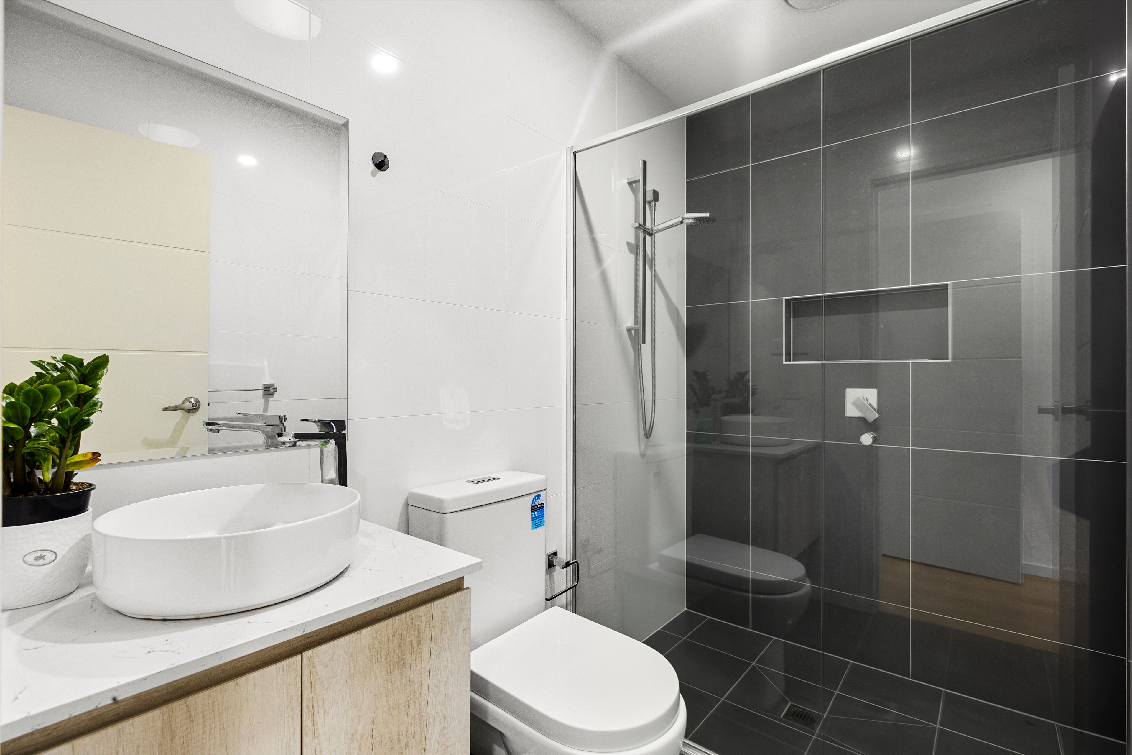 A Stylish Family Retreat Within 2 Minutes Walking Distance to Yarra Park Playground | Within Schofields Public School Catchment! — photo 17 of 17