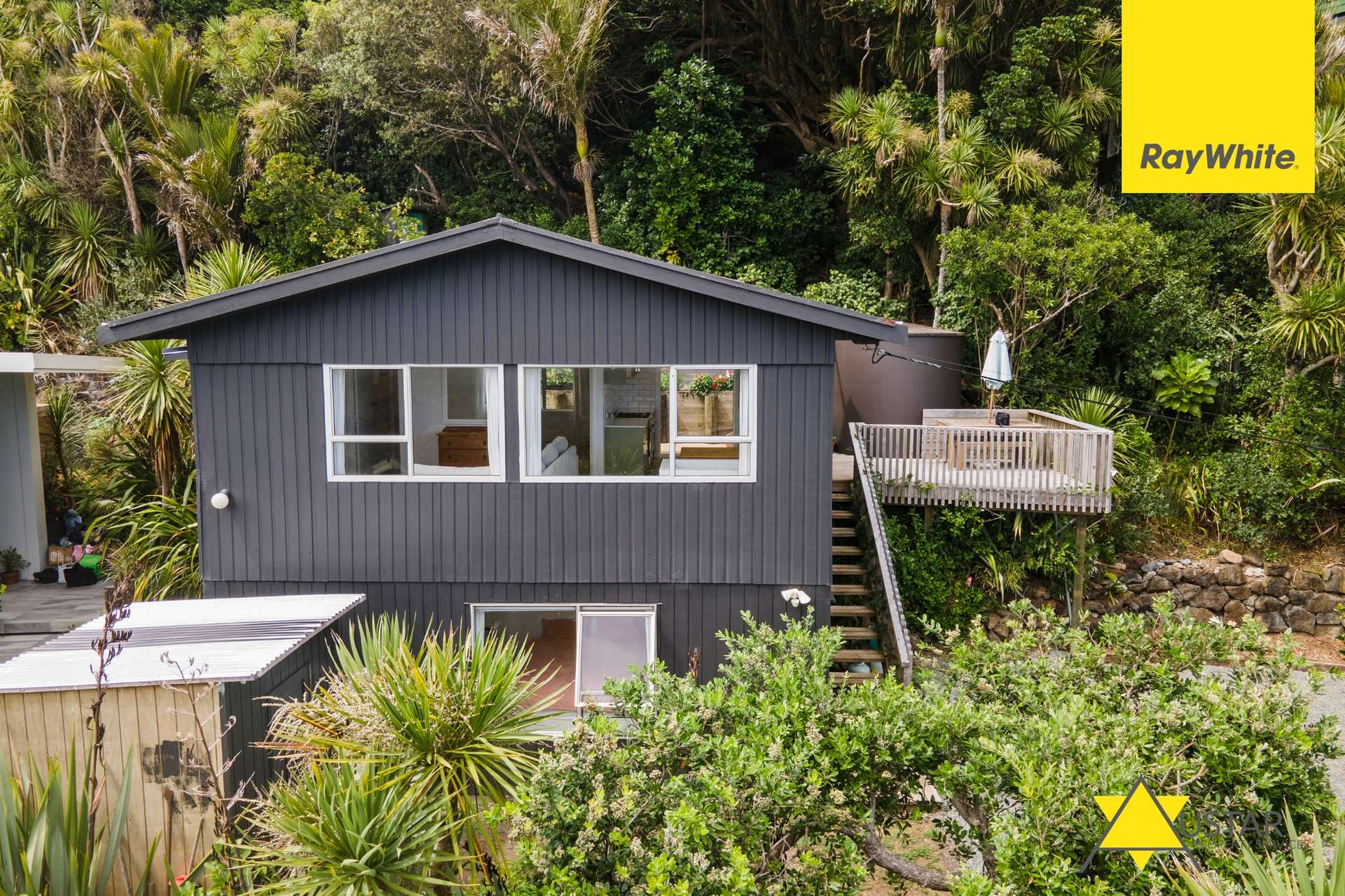 16 Piha Road photo 3