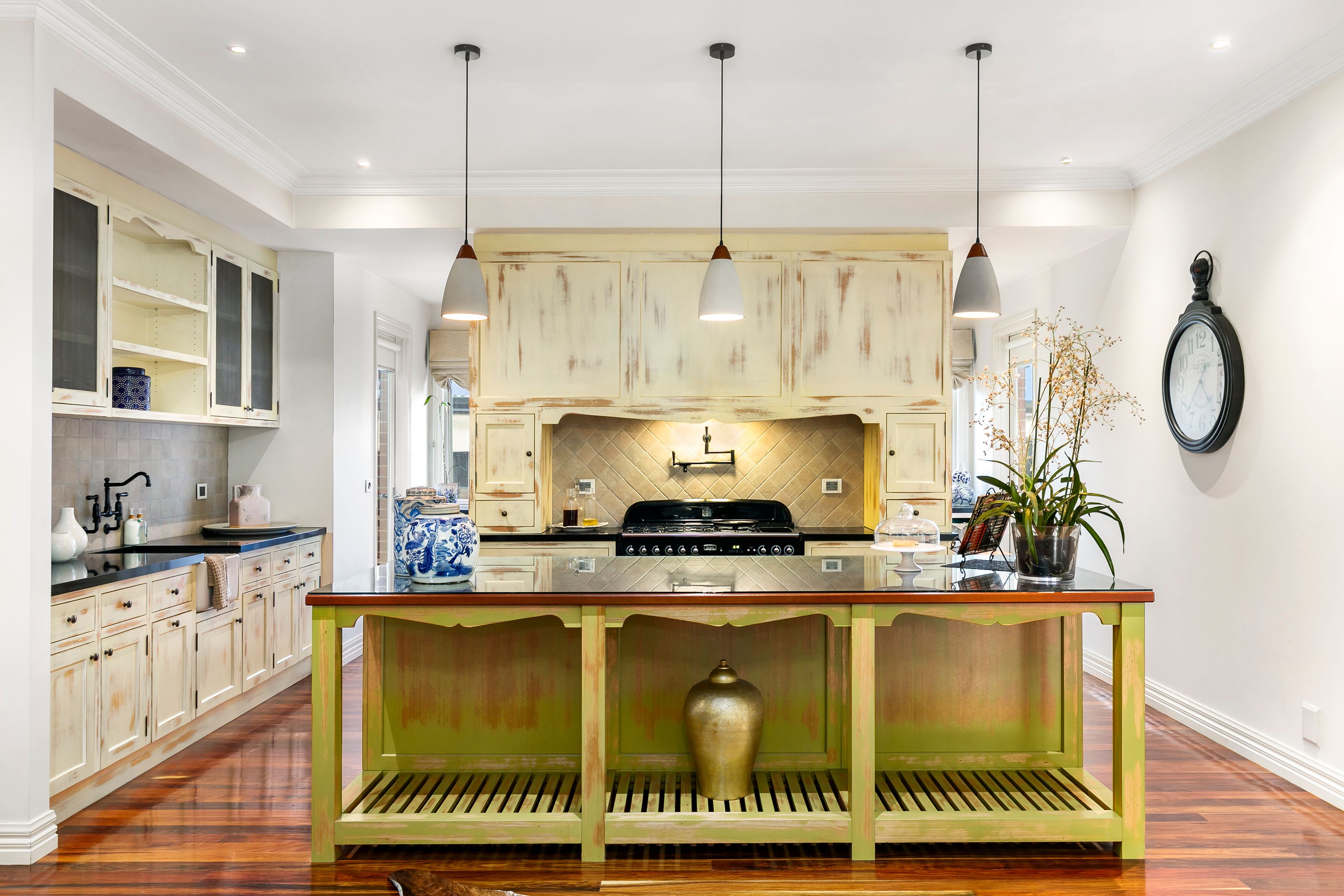 32 Serendip Crescent — photo 7 of 16