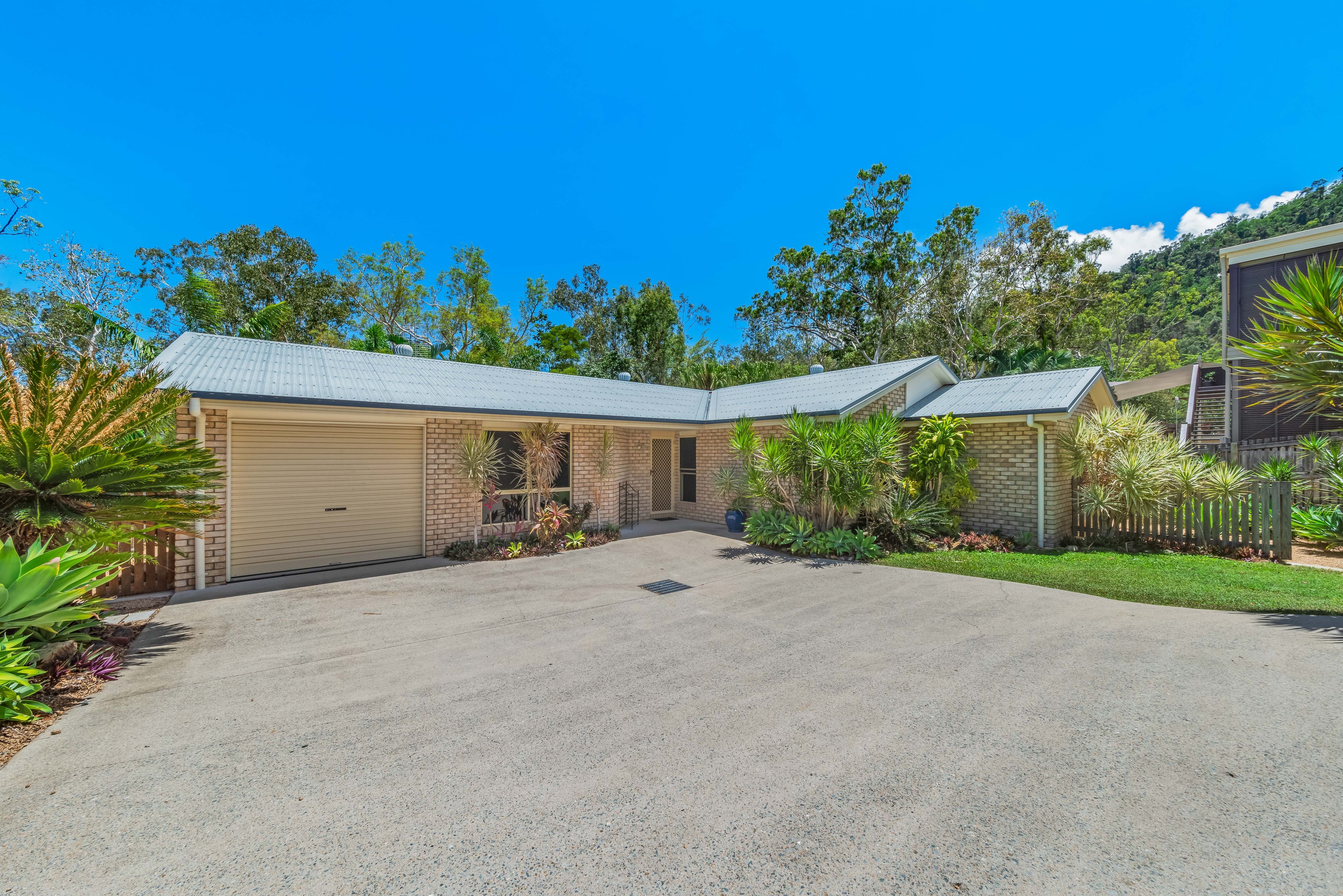 15 Eshelby Drive, Cannonvale QLD 4802