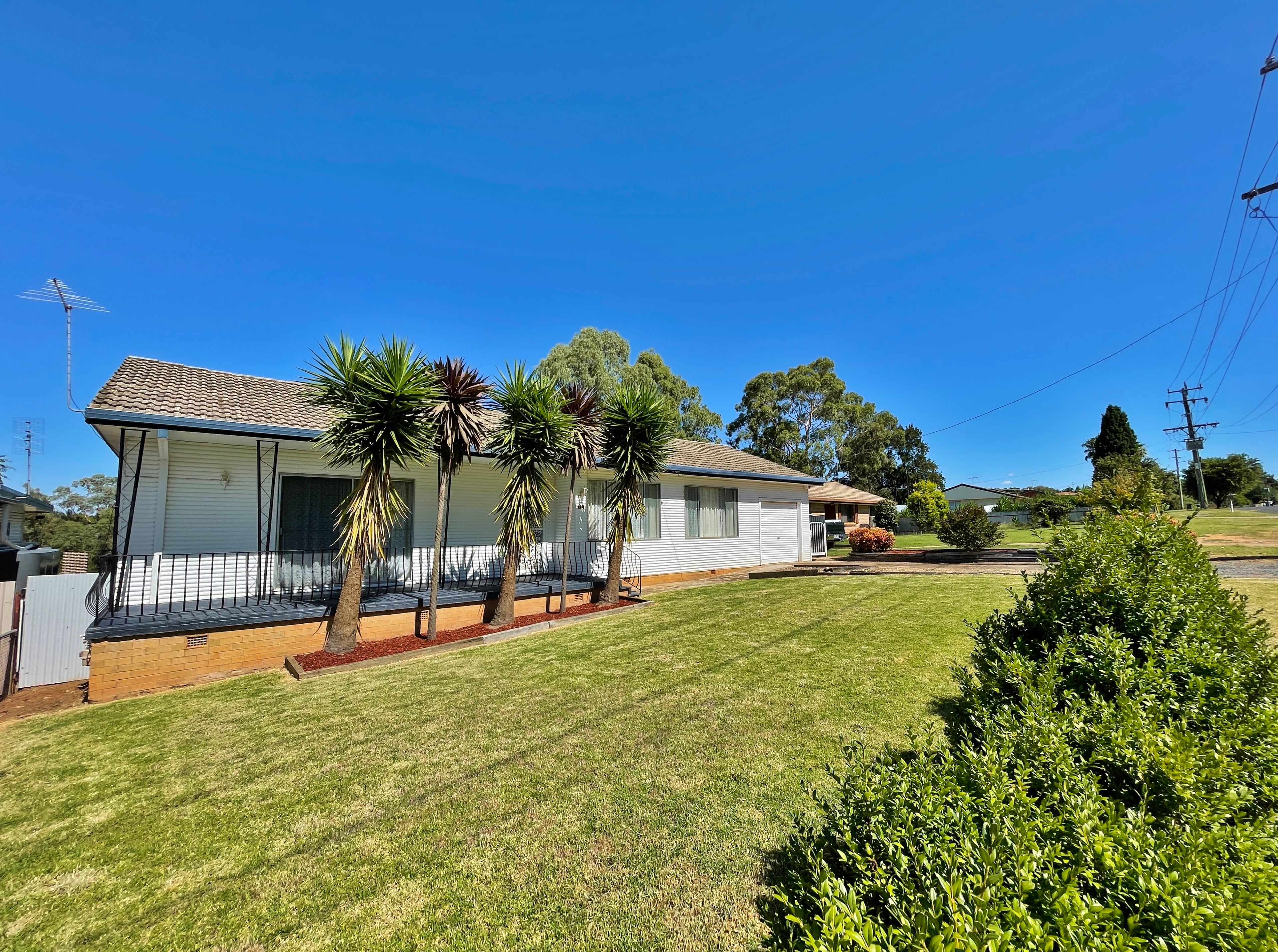 84 Blackett Avenue, Young NSW 2594