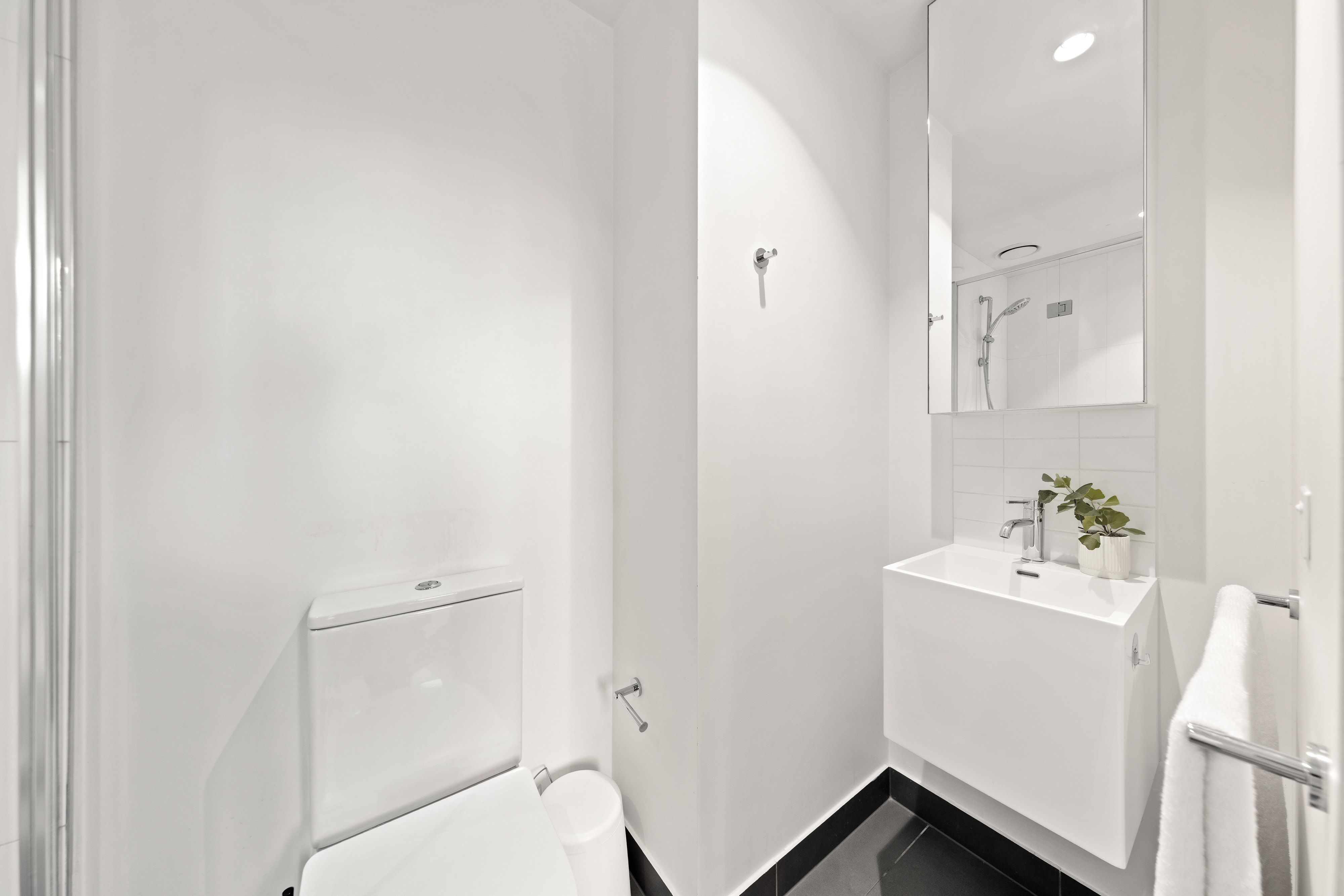 1611/45 Clarke Street — photo 13 of 19