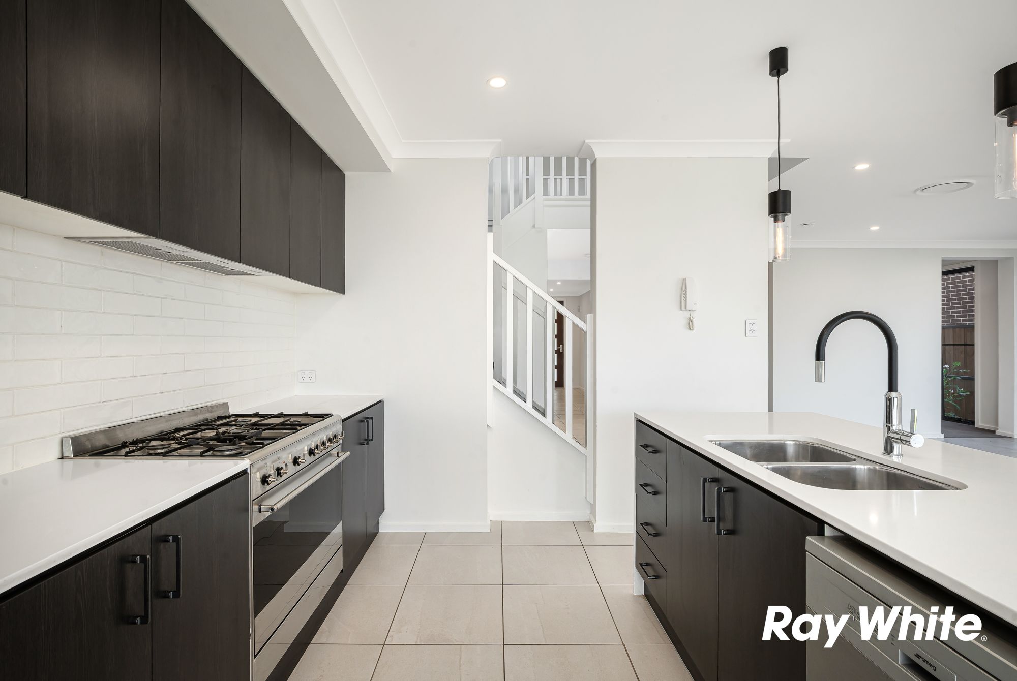 250 Commercial Road — photo 4 of 11
