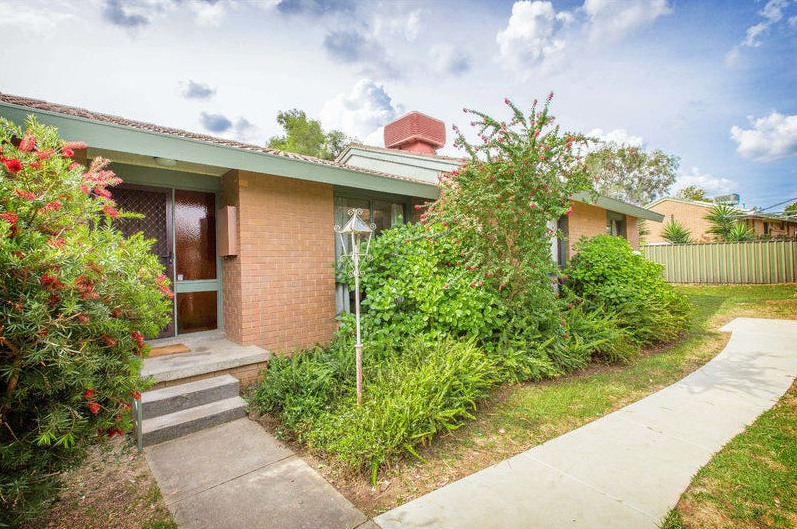 34 Aruma Crescent — photo from Ray White Albury Central