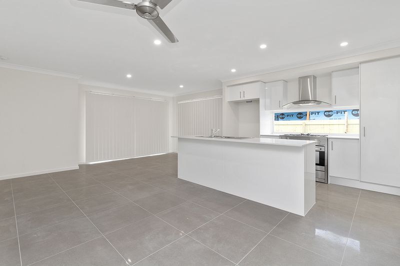 7 Mclaughlin Circuit, Oxenford, QLD 4210