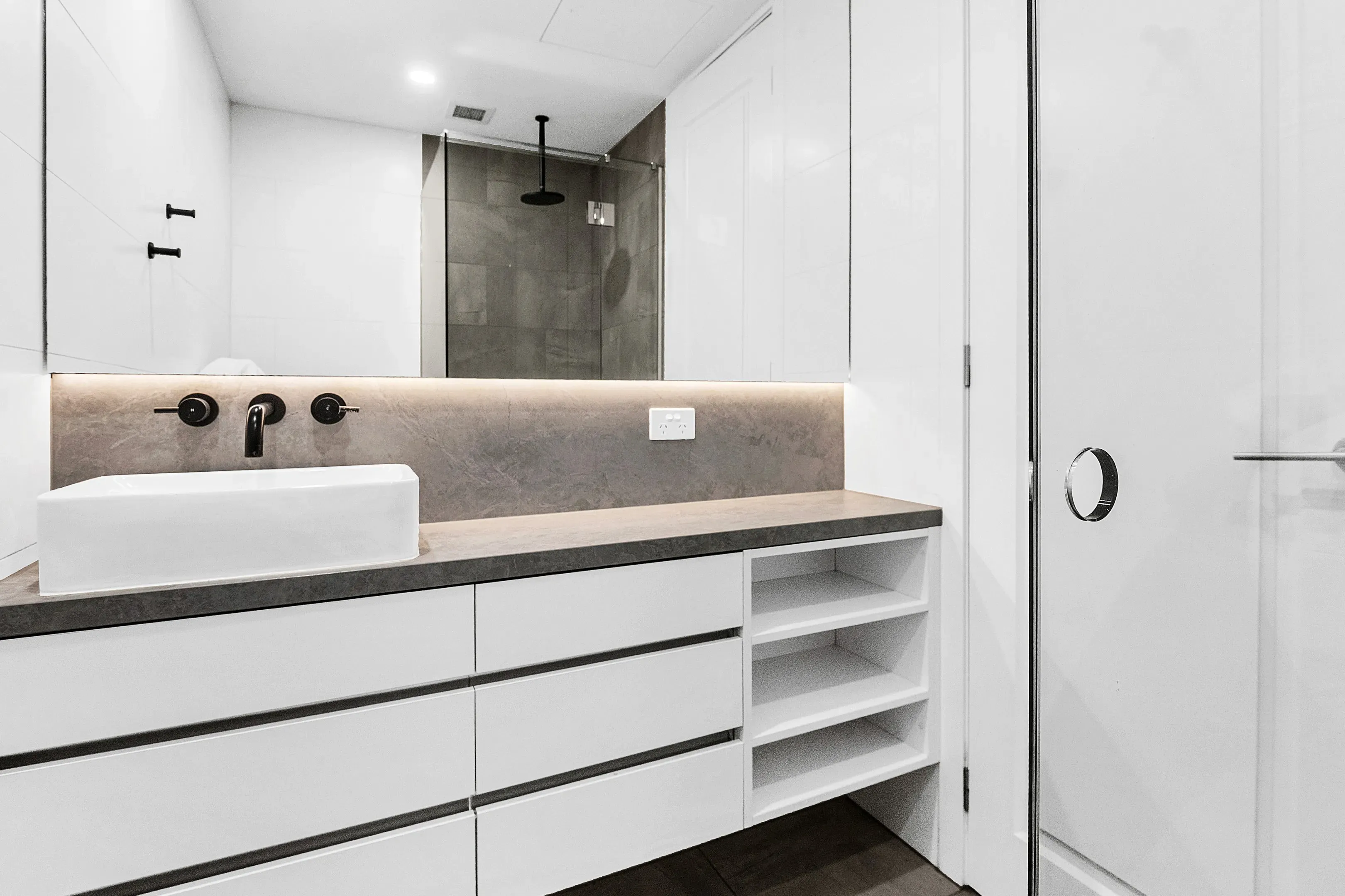 301/501-503 Plenty Road — photo 7 of 12