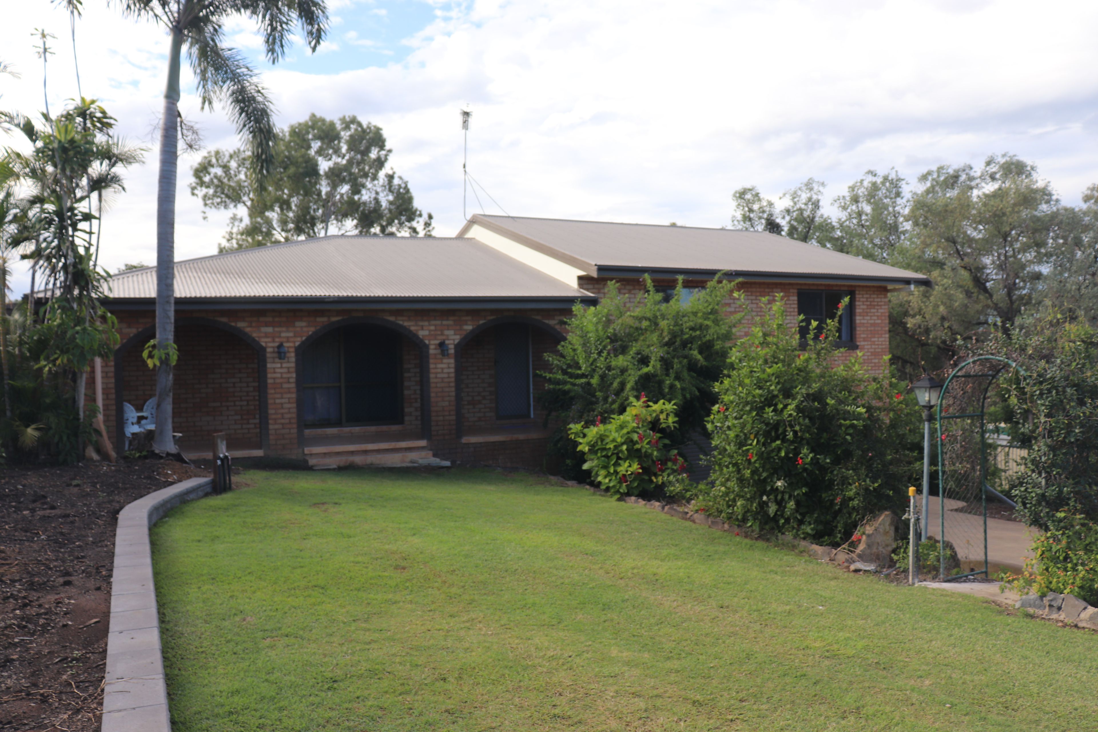 69 Burnett Street, Mundubbera QLD 4626