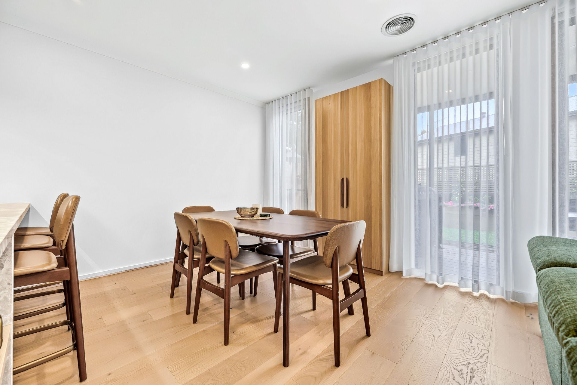 17 Castle Close — photo 7 of 13