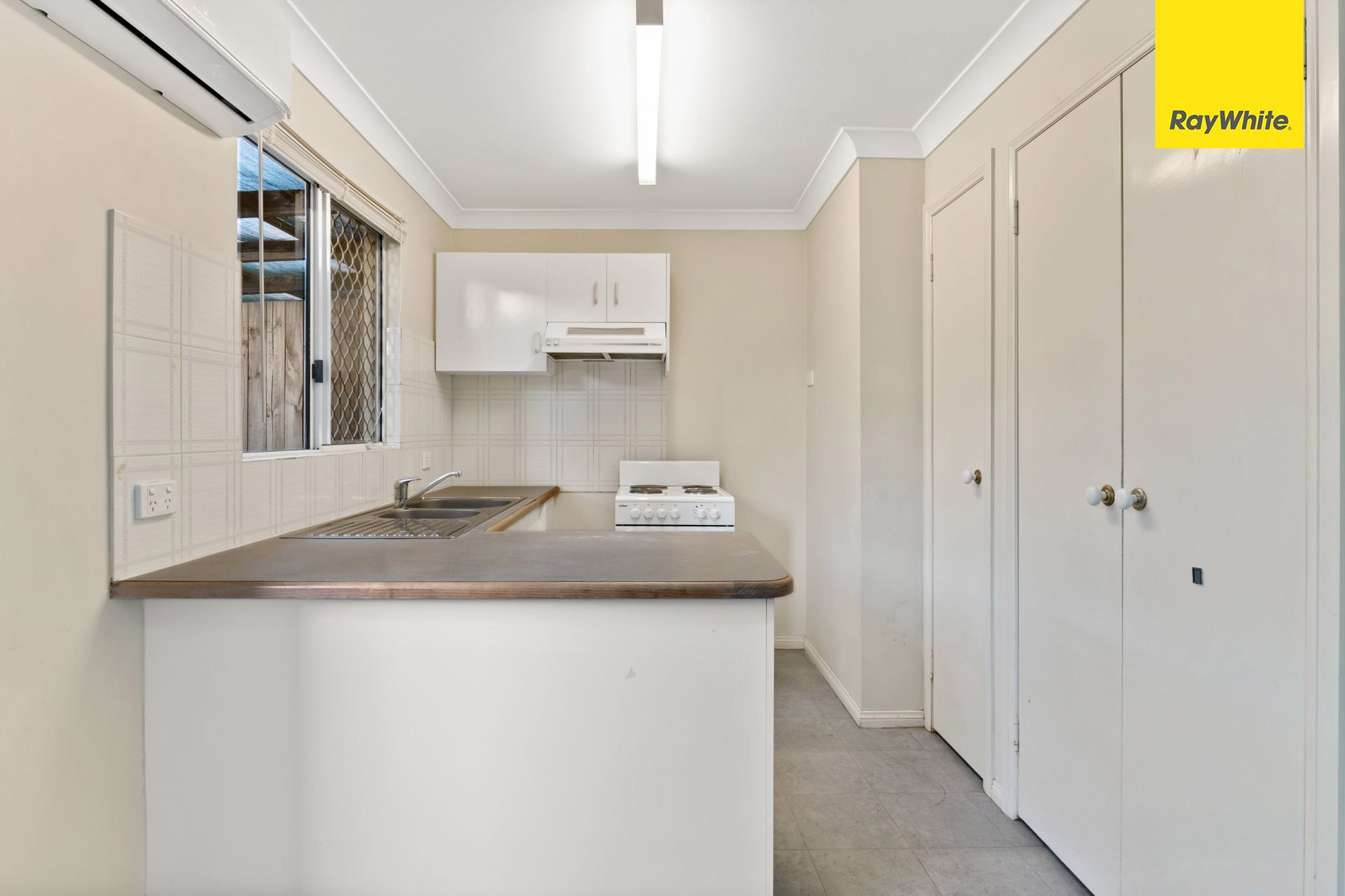 42/11 Allora Street — photo 4 of 11