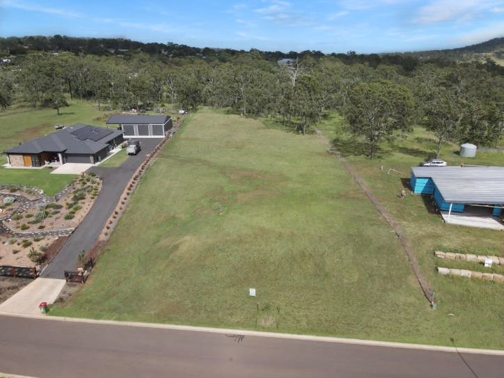 21 Daintree Crescent, Meringandan West, QLD 4352
