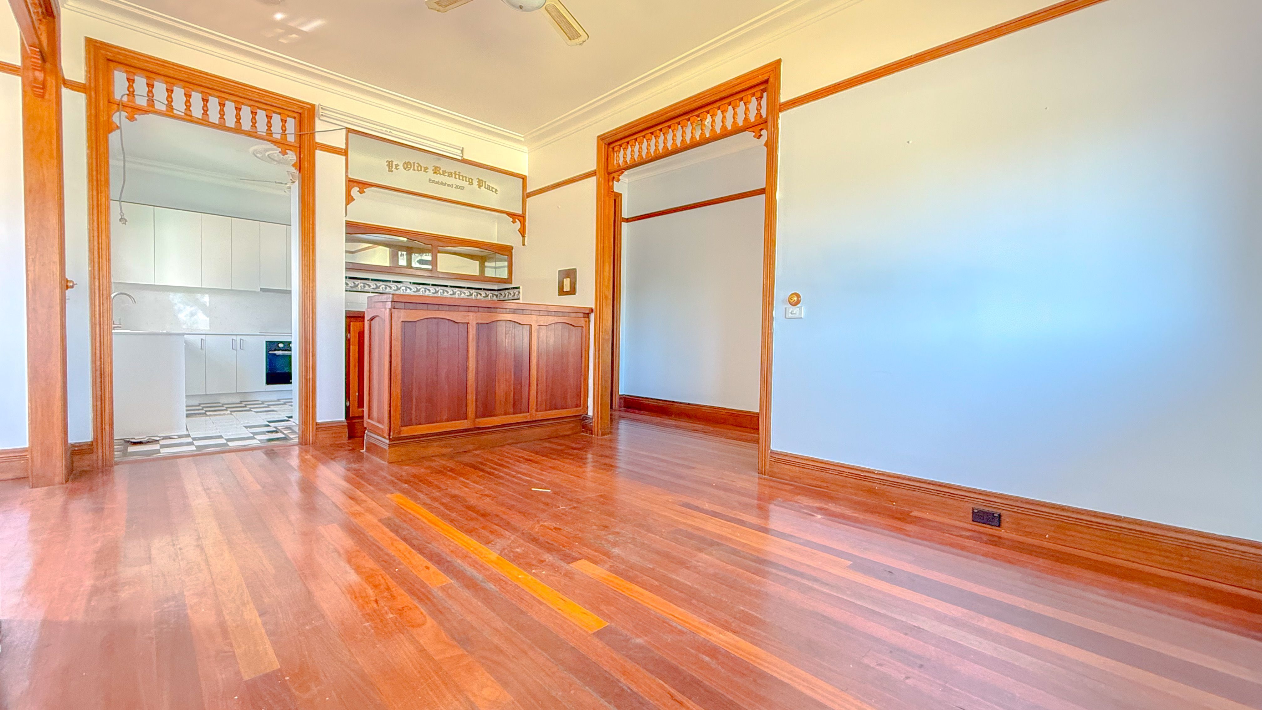 124 Orchardleigh Street — photo 4 of 8