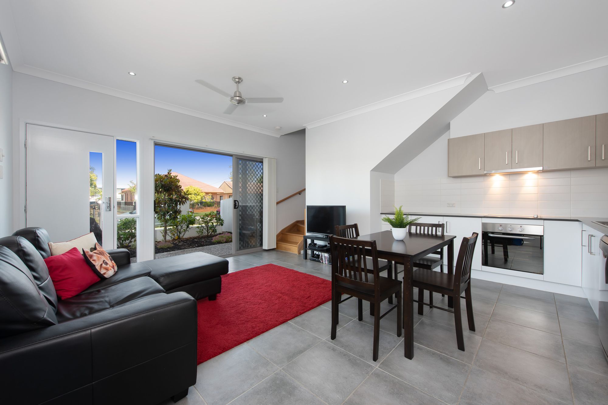 2/104 Pembroke Street, Carina, QLD 4152
