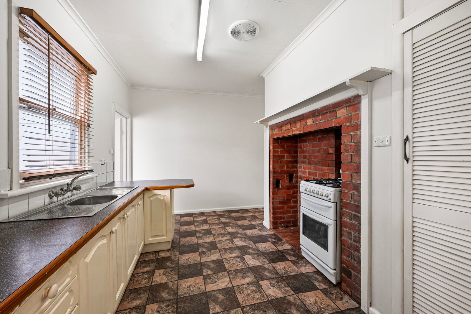 19 Perkins Street — photo 14 of 20