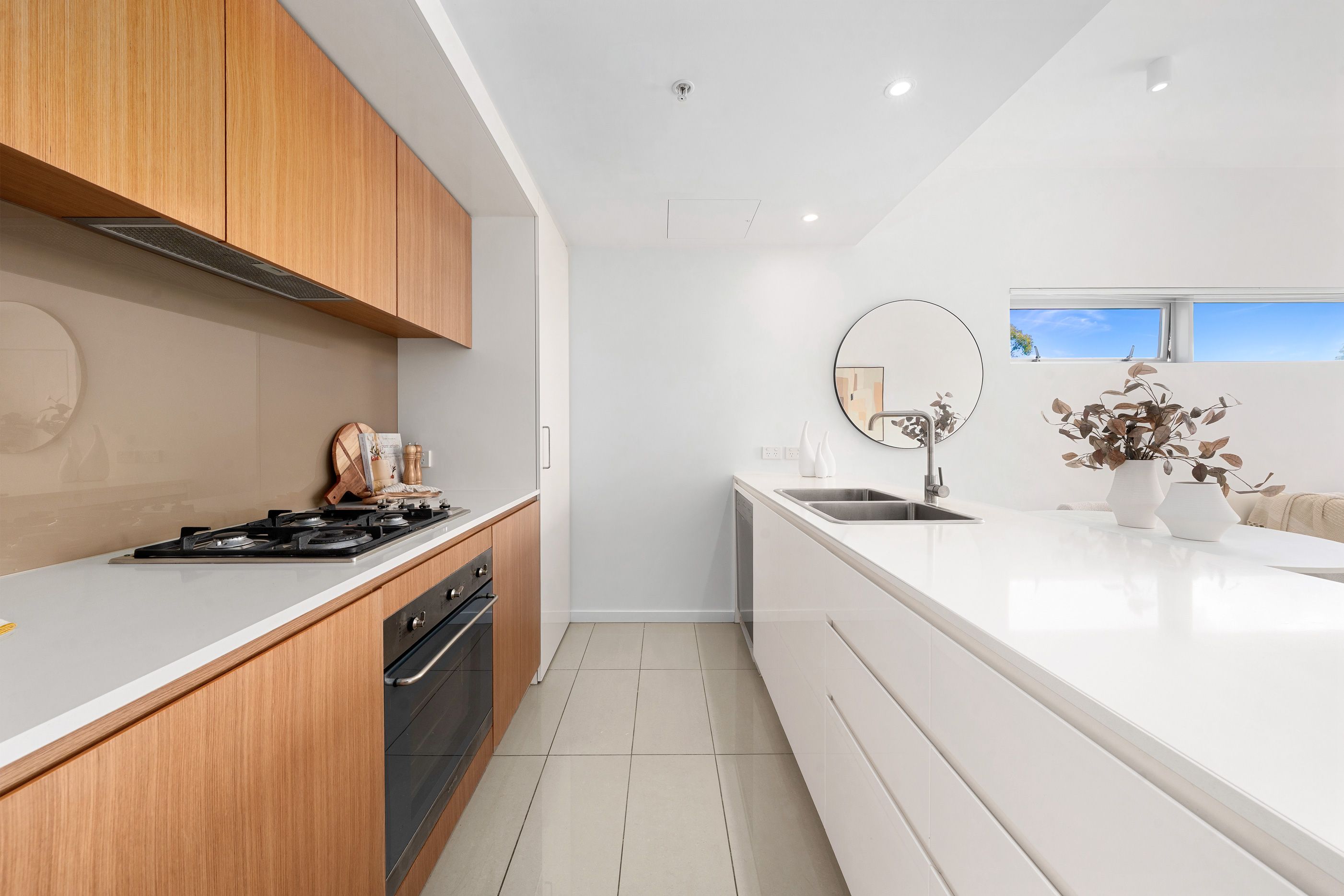 605/4 Saunders Close — photo 3 of 13