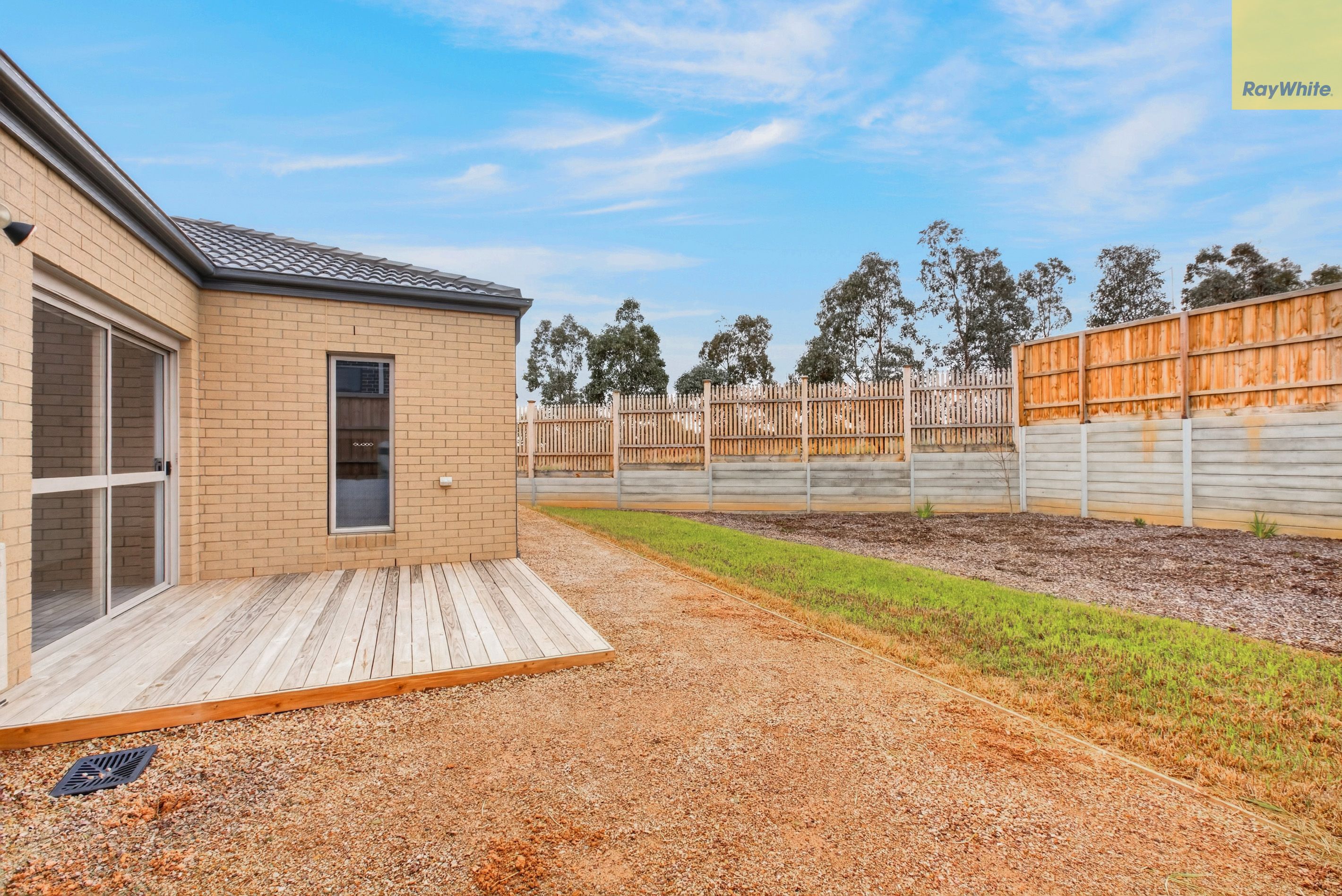 25 Valda Crescent — photo 10 of 16