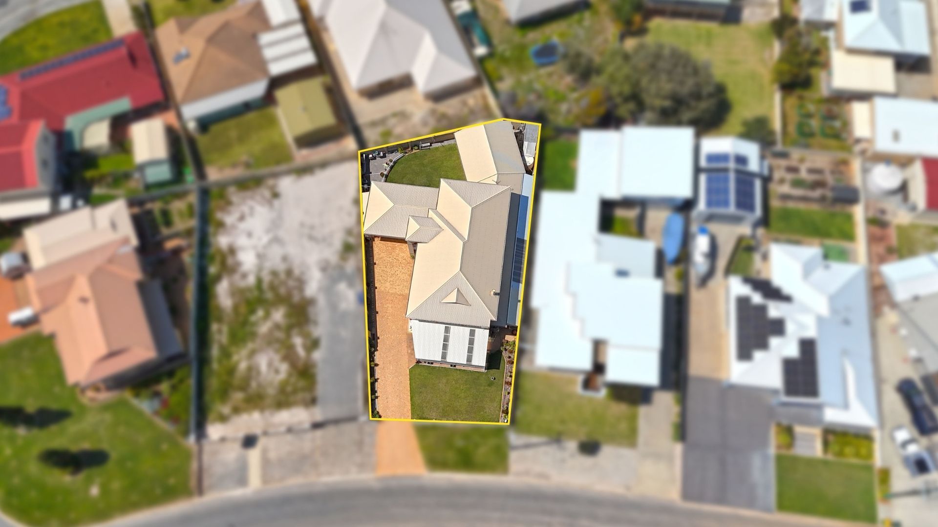 18 CASUARINA Crescent — photo 6 of 30
