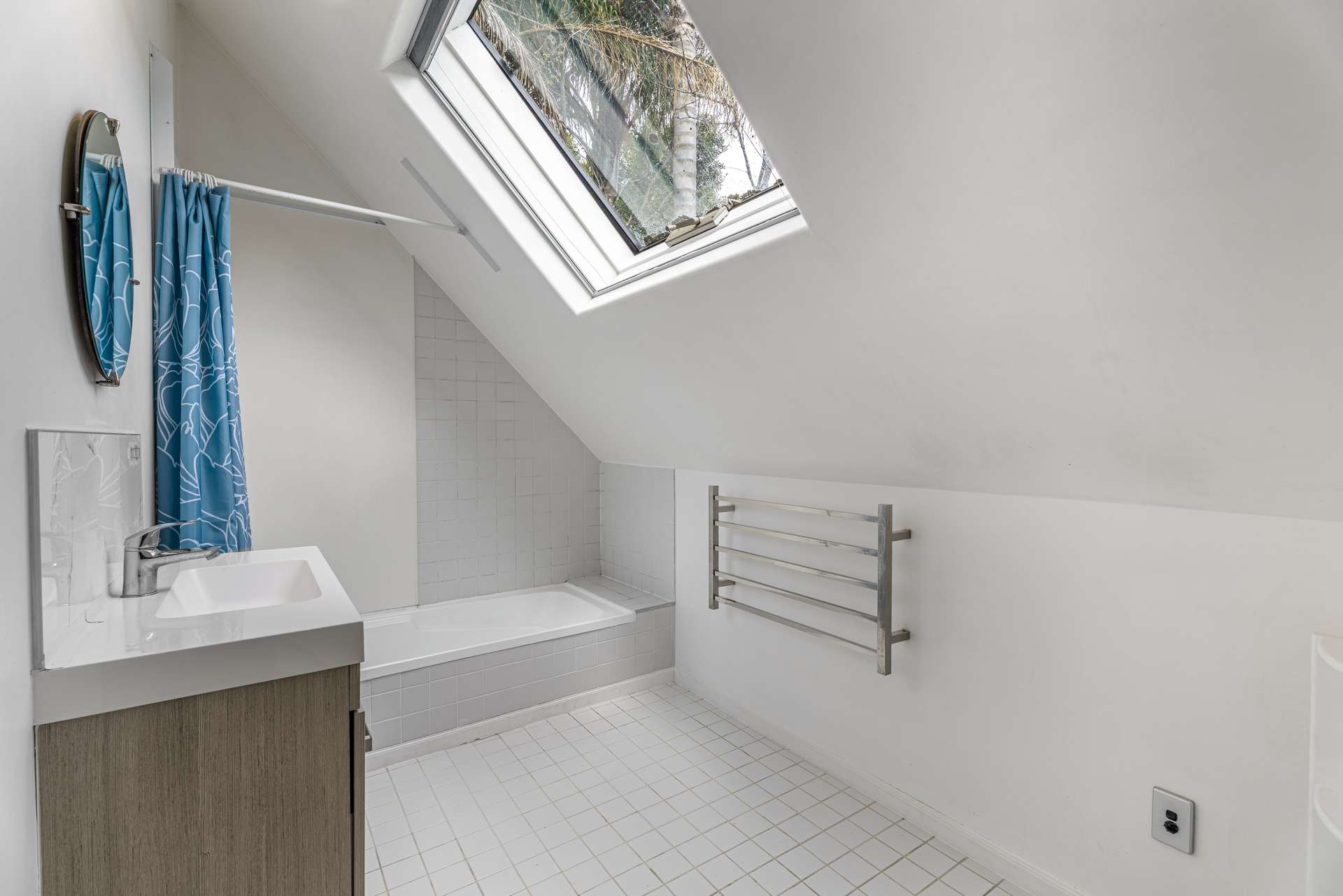 16b Abbotts Way photo 16