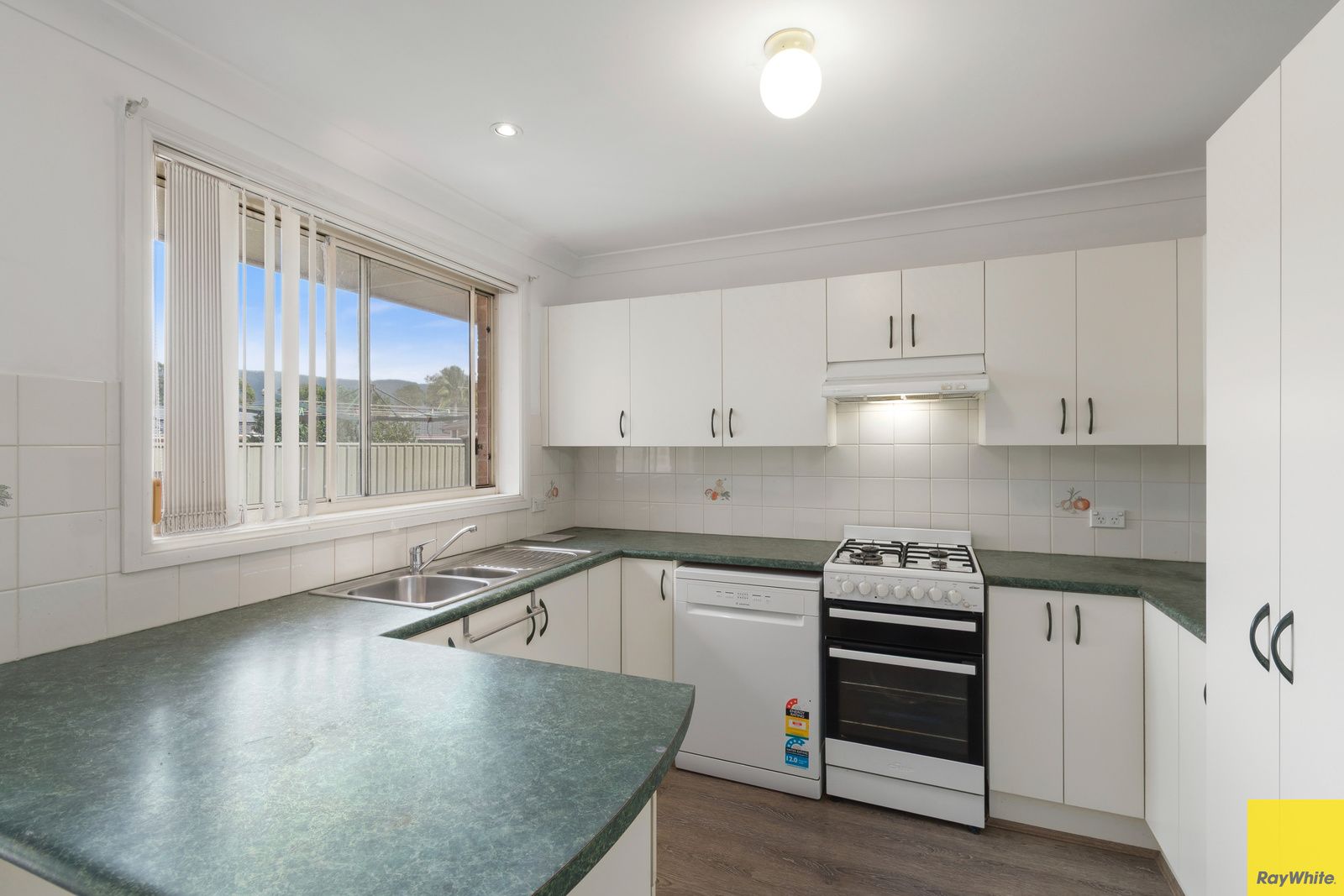 2/2 Barlyn Court, Horsley, NSW 2530
