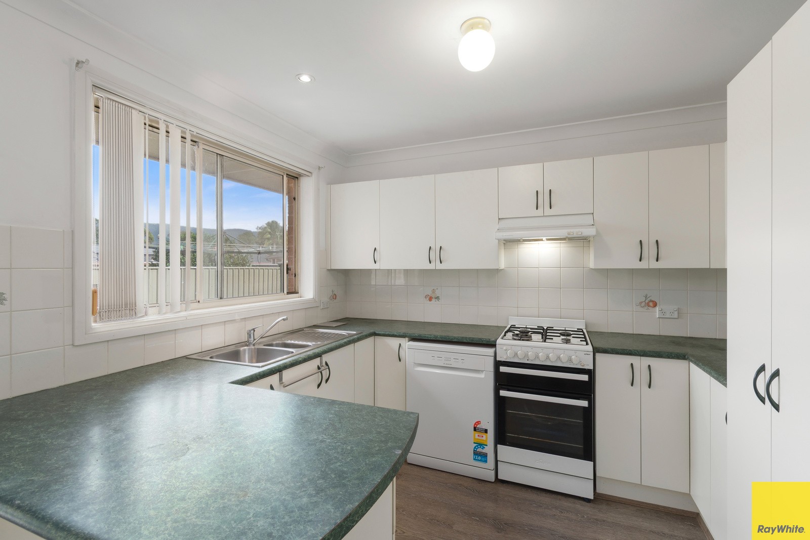 2/2 Barlyn Court, Horsley, NSW 2530