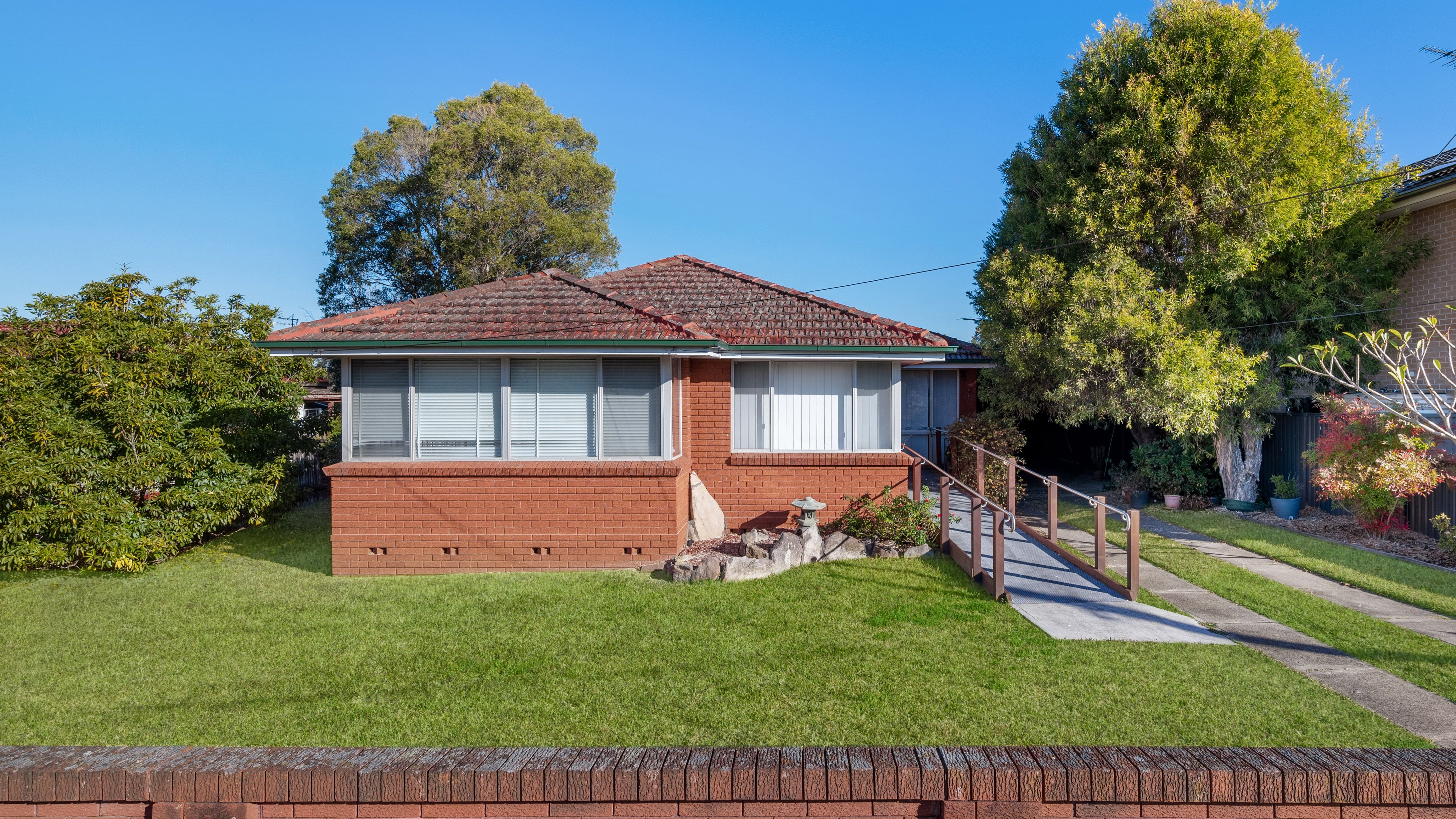 168 Harrow Road, Glenfield, NSW 2167