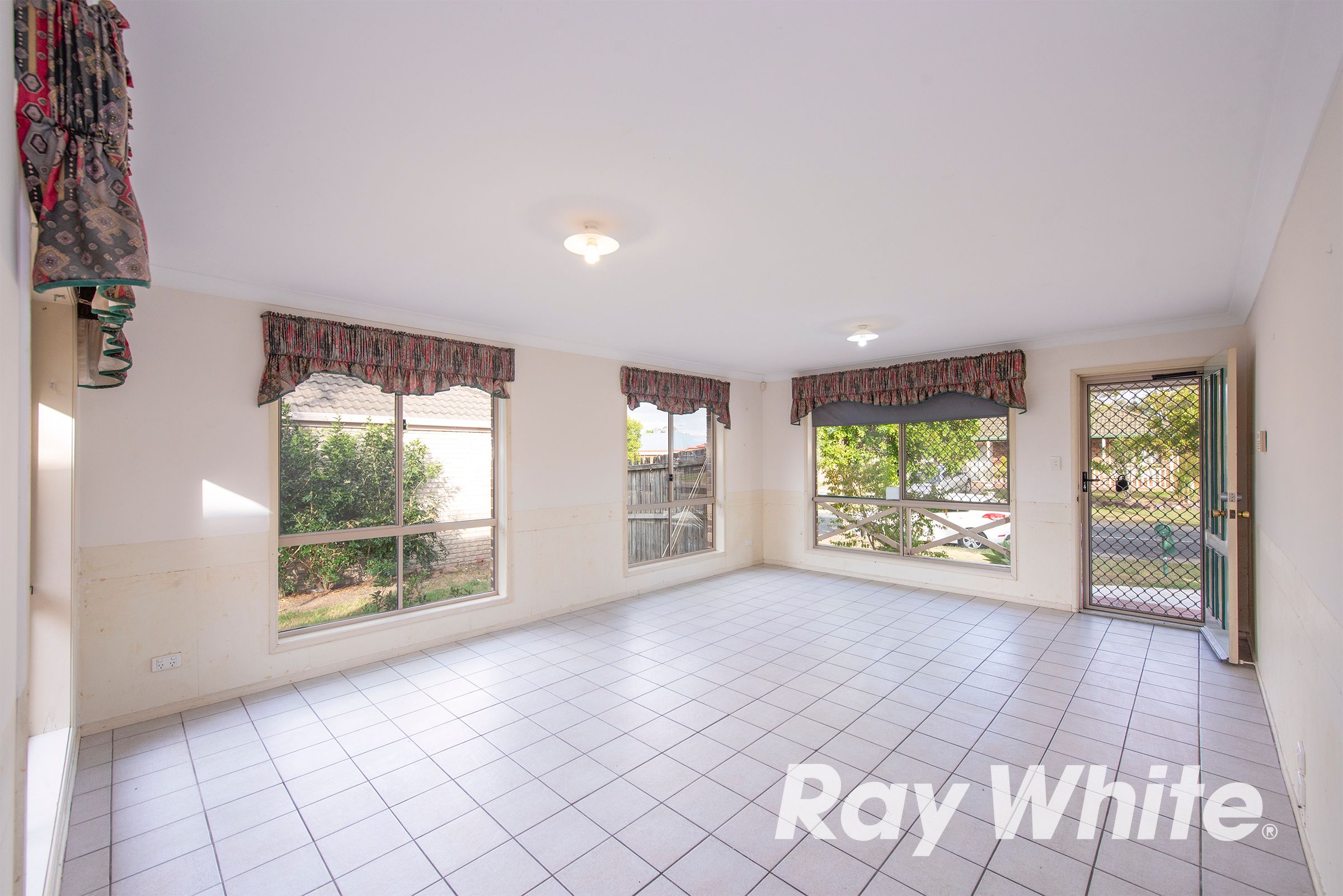 8 Woodley Avenue, Loganholme, QLD 4129