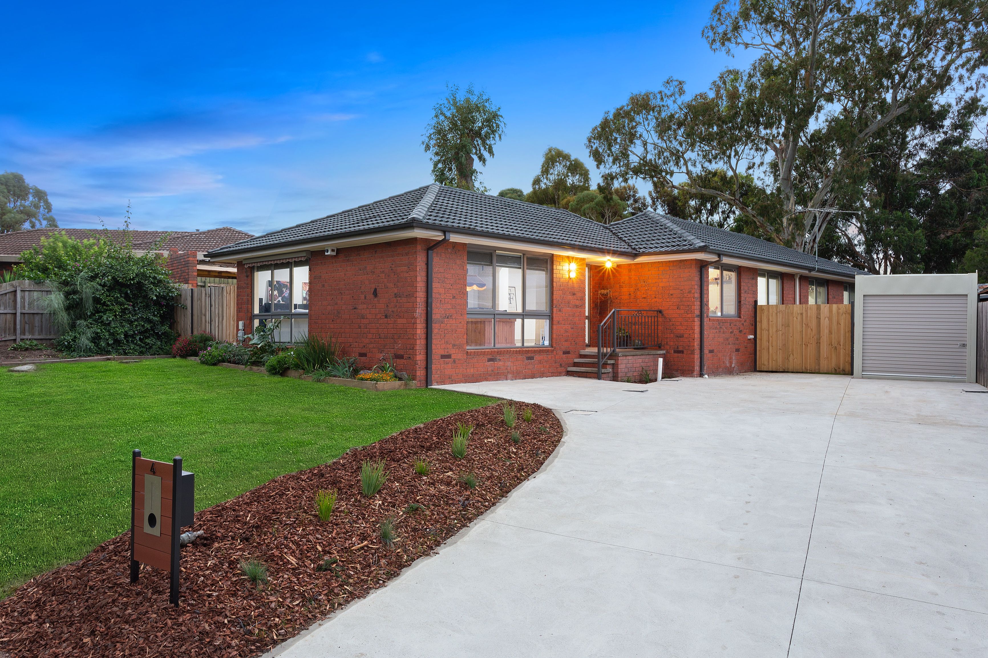 4 Flemington Drive, Mill Park VIC 3082